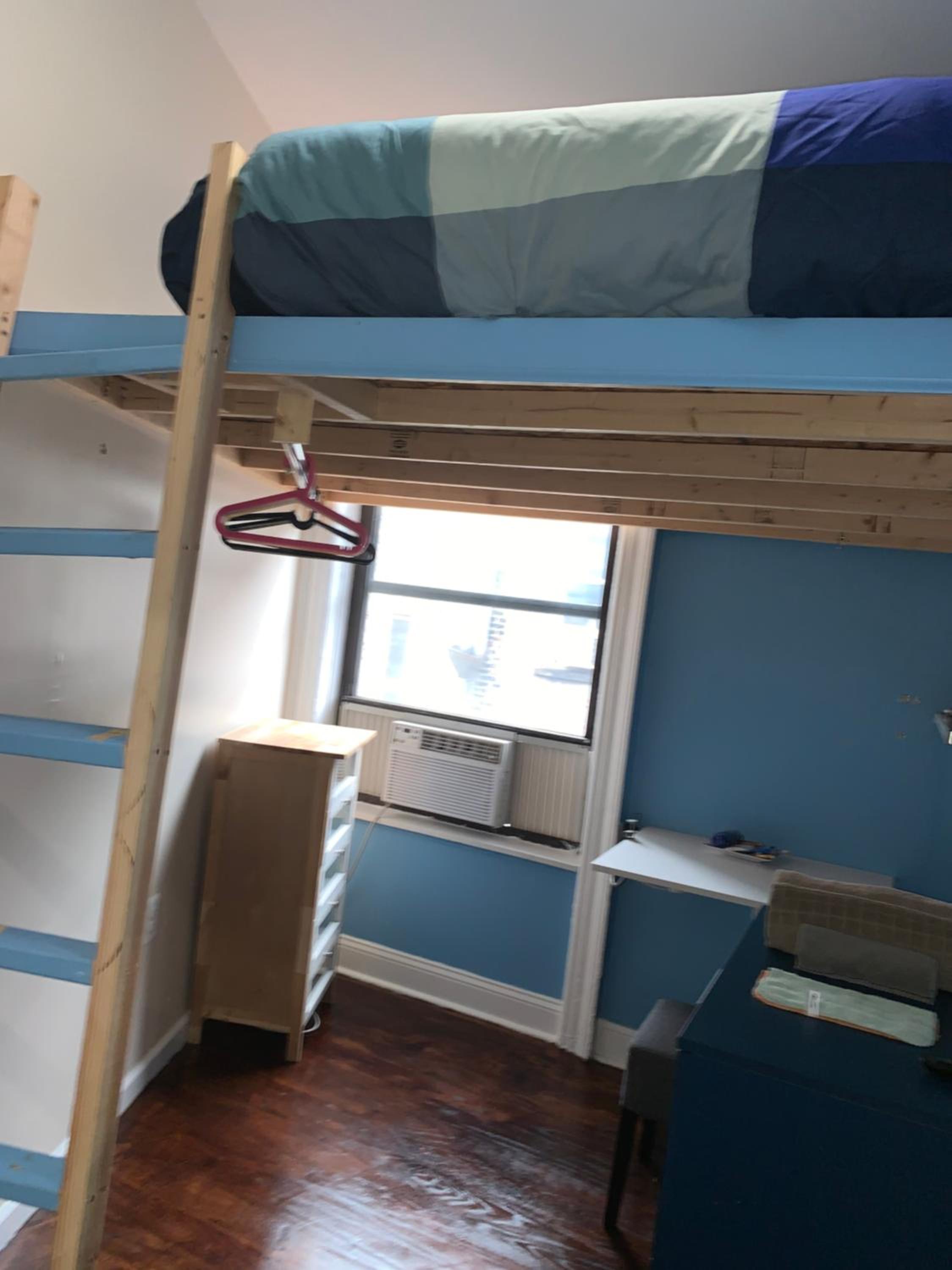 private room in a shared apartment 15 minutes to times square!