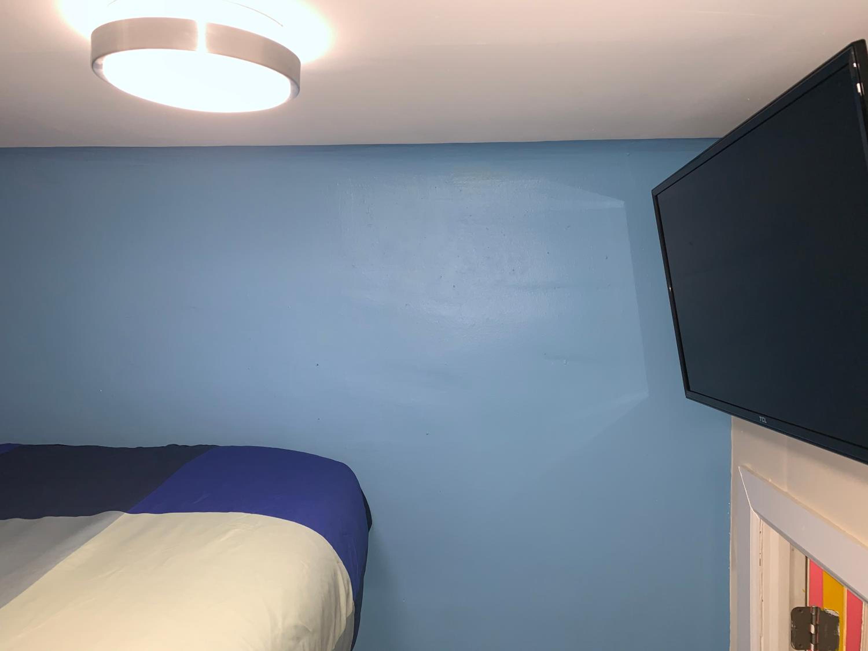 private room in a shared apartment 15 minutes to times square!