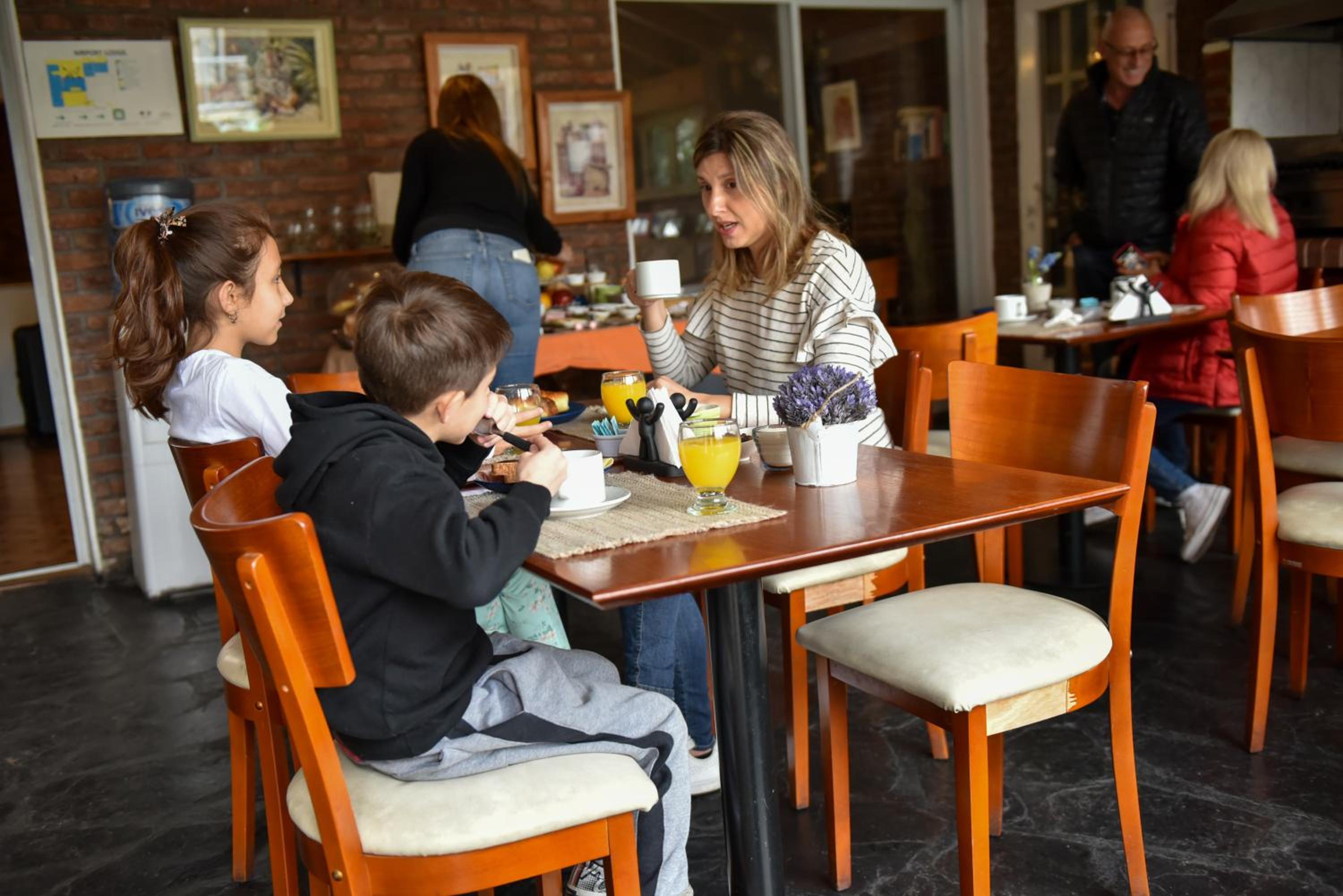 Bernie's Bed & Breakfast , A 3 KILOMETROS DEL AEROP EZEIZA, VAN ,IN-OUT, FREE EZEIZA AIRPORT