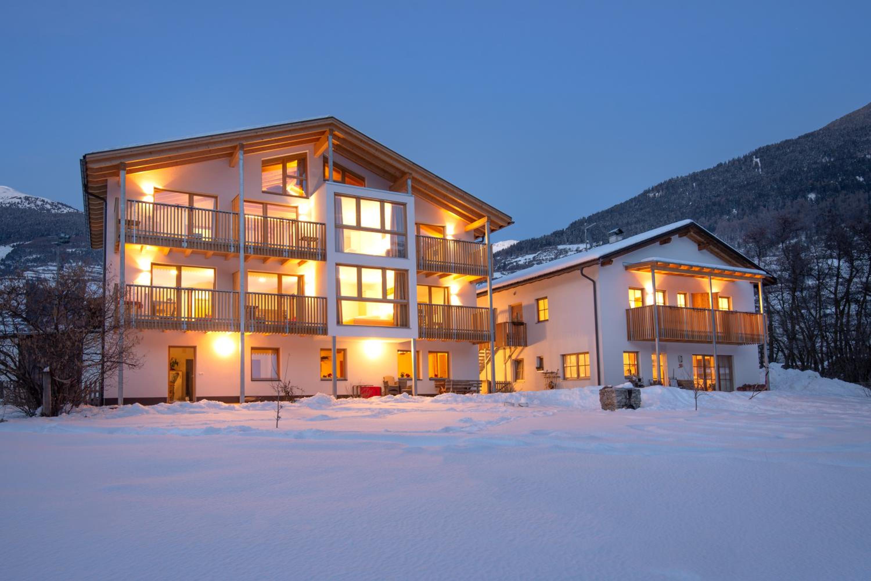 HAUSERGUT Ruhige Bio-Bauernhof Ferienwohnungen im Vinschgau mit Ortlerblick view 2