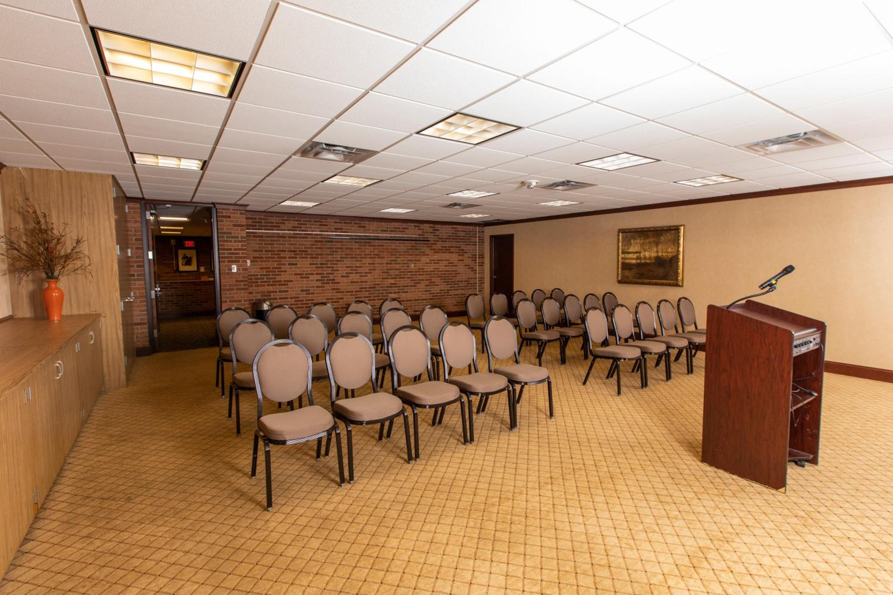 Hillsdale College Dow Hotel and Conference Center - Property Image 10