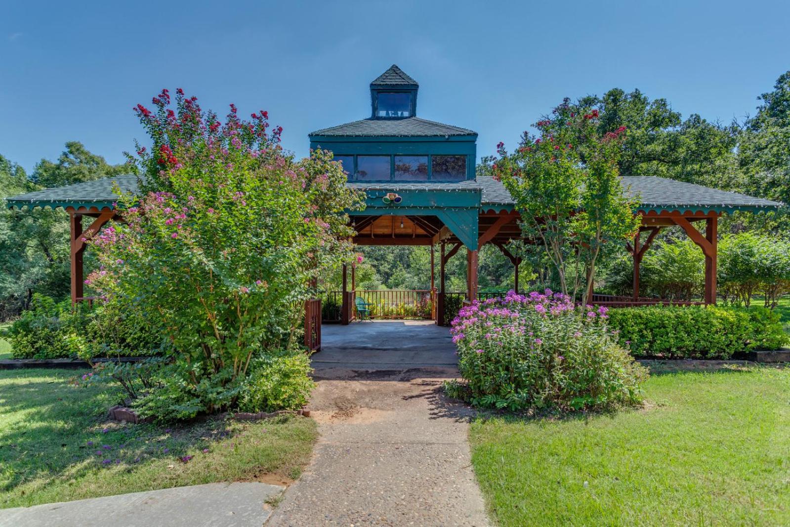 The Whispering Pines Inn