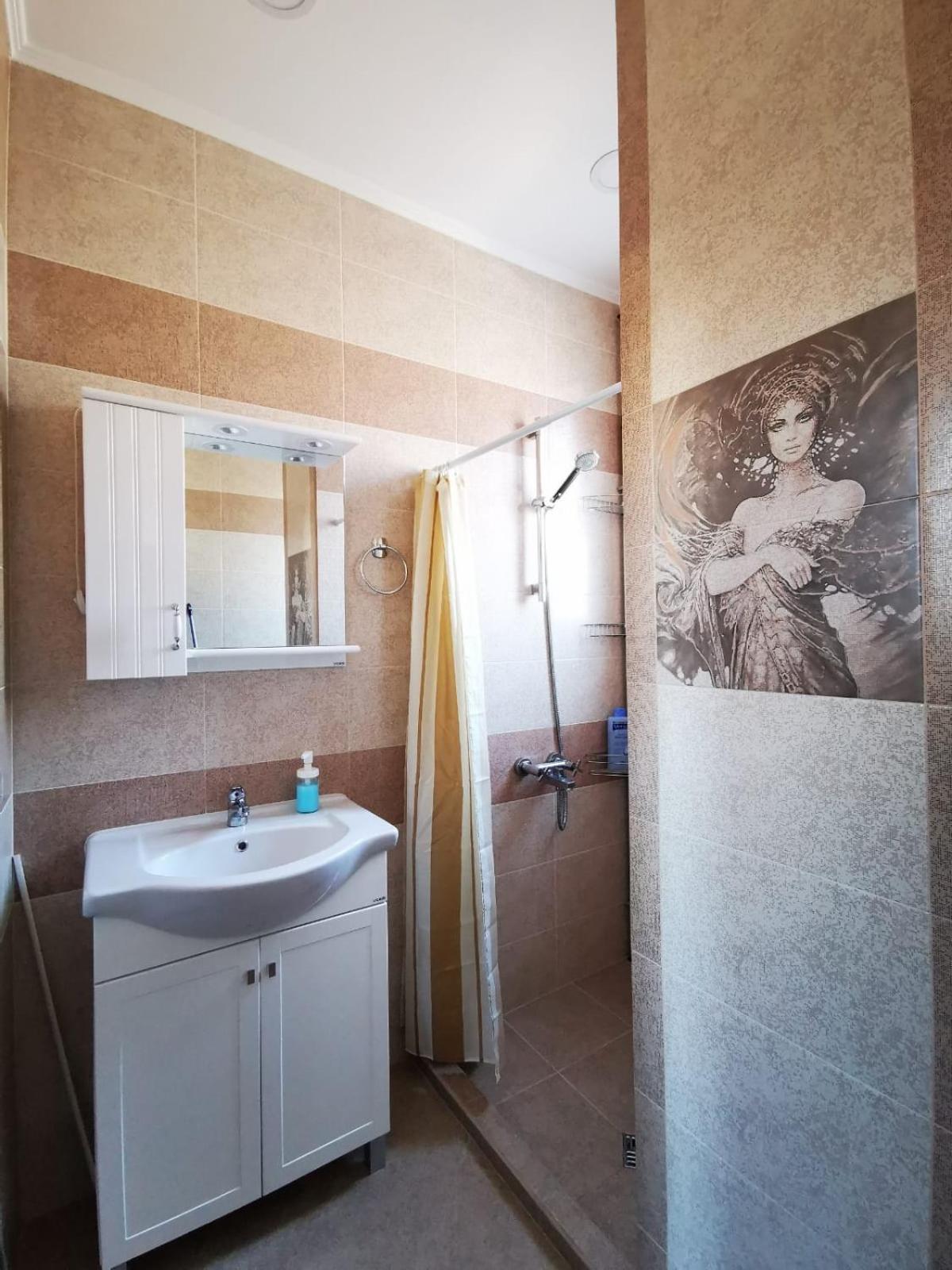 Serdika station, bright and cozy apartment