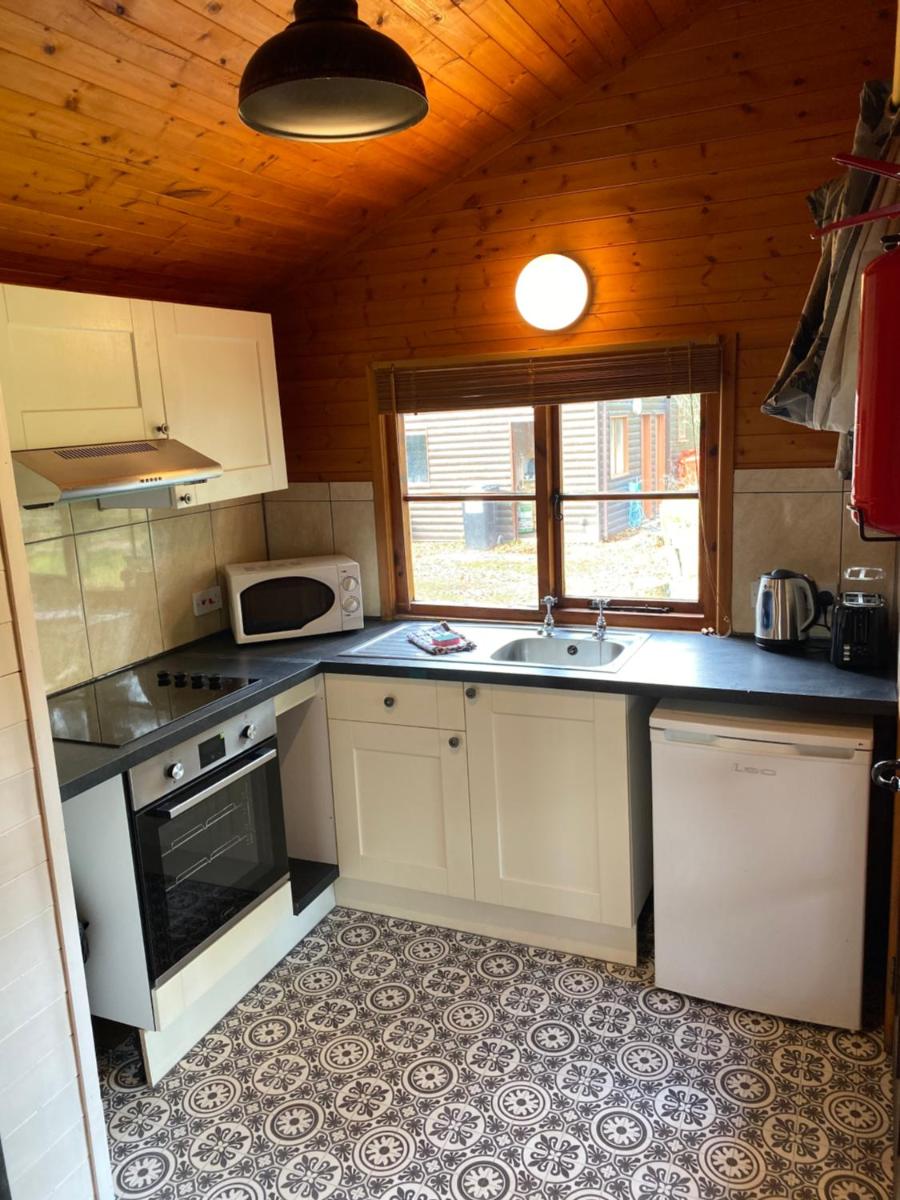 Otter 4 Hot Tub - HuntersMoon-Warminster-Bath-Salisbury view 2