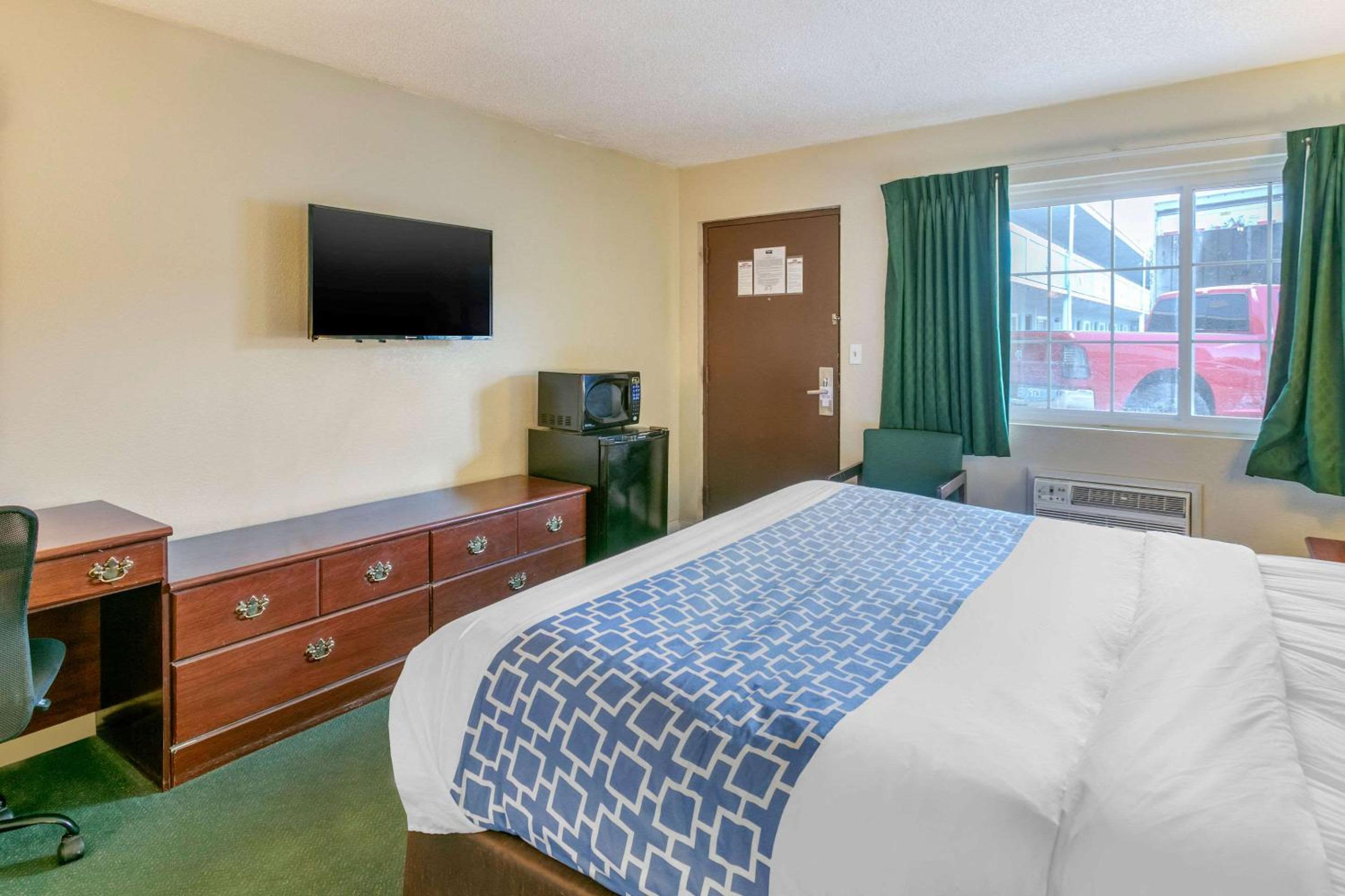 Rawlins Vacations - Rodeway Inn - Property Image 7