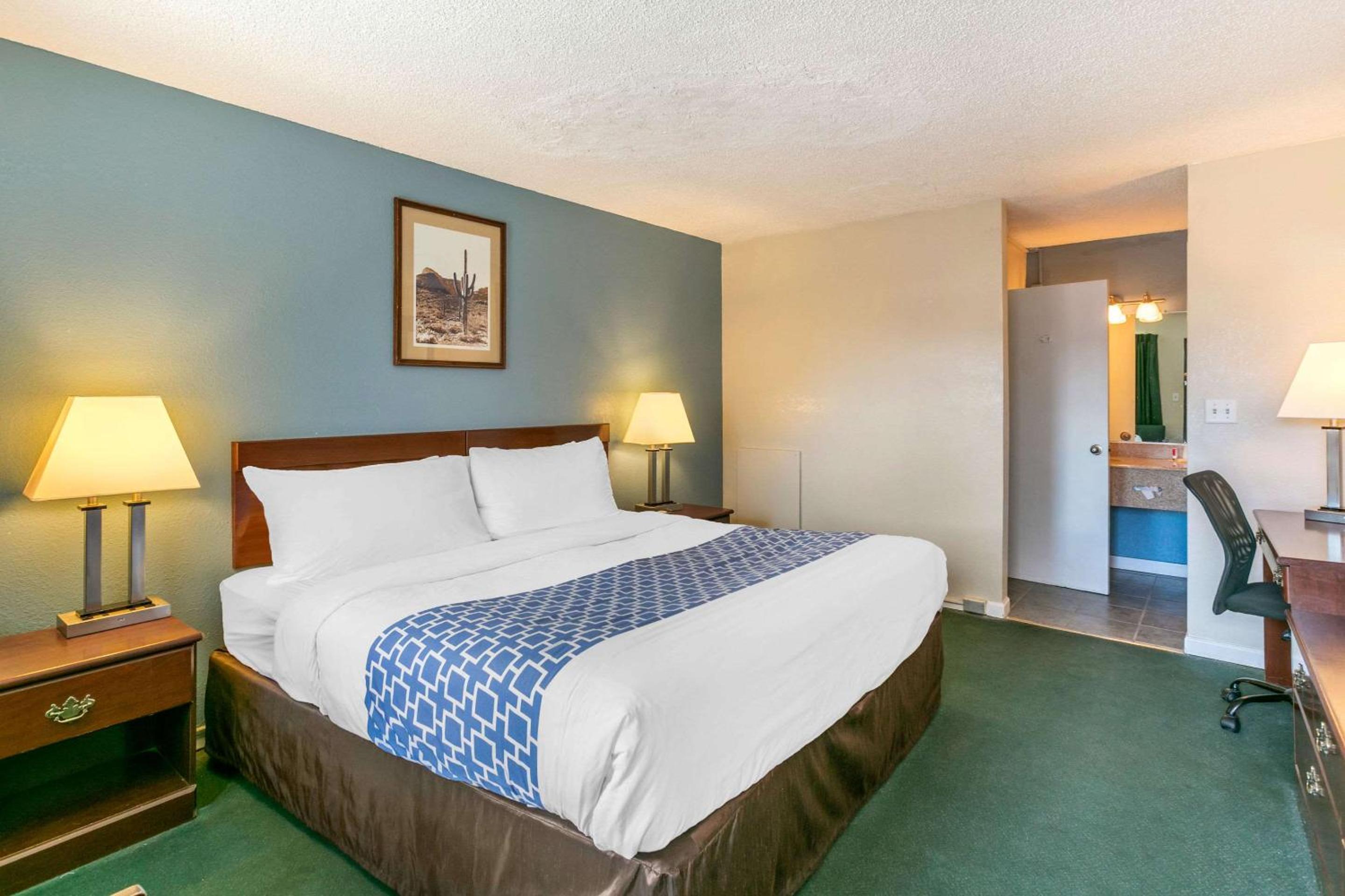Rawlins Vacations - Rodeway Inn - Property Image 8