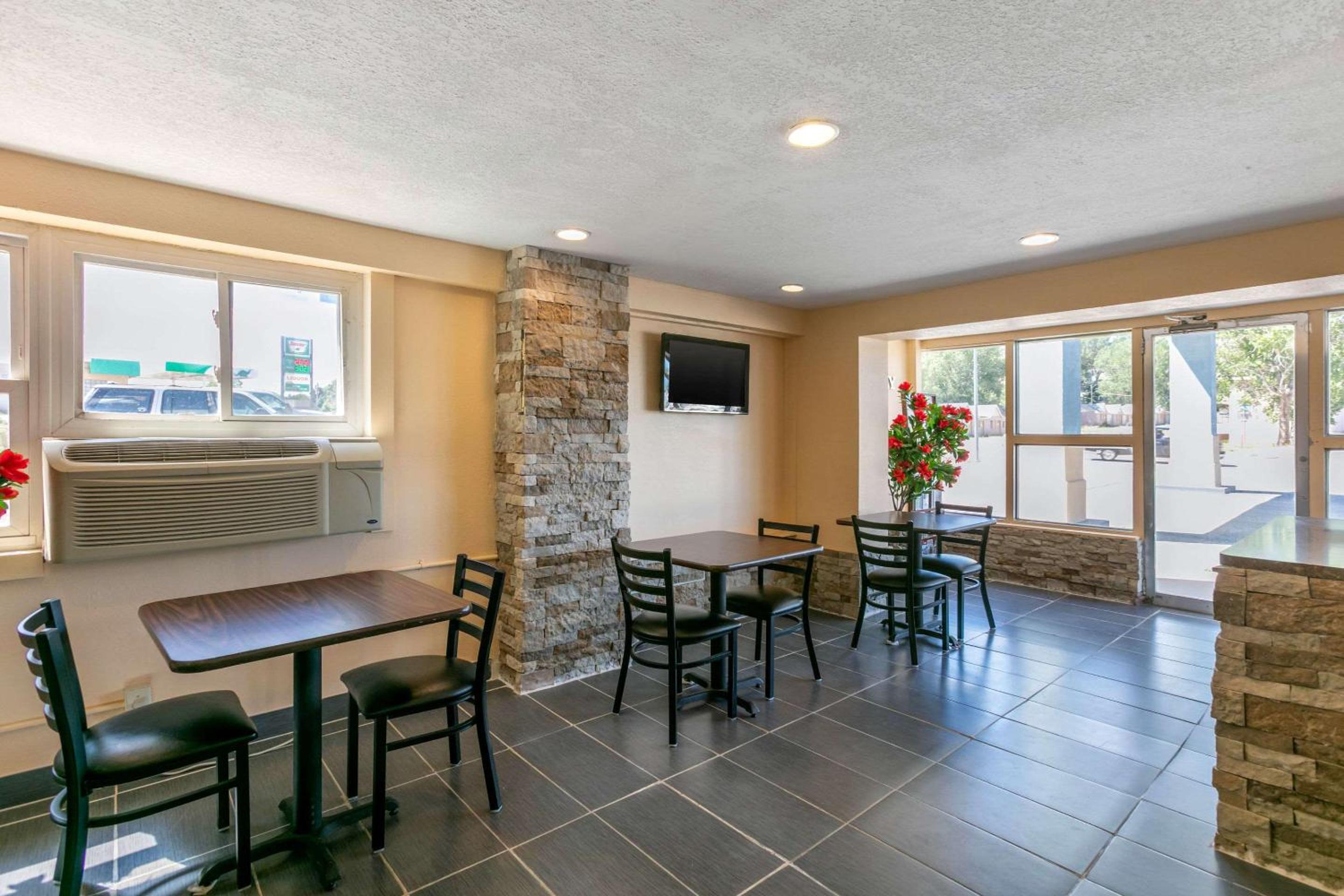 Rawlins Vacations - Rodeway Inn - Property Image 5