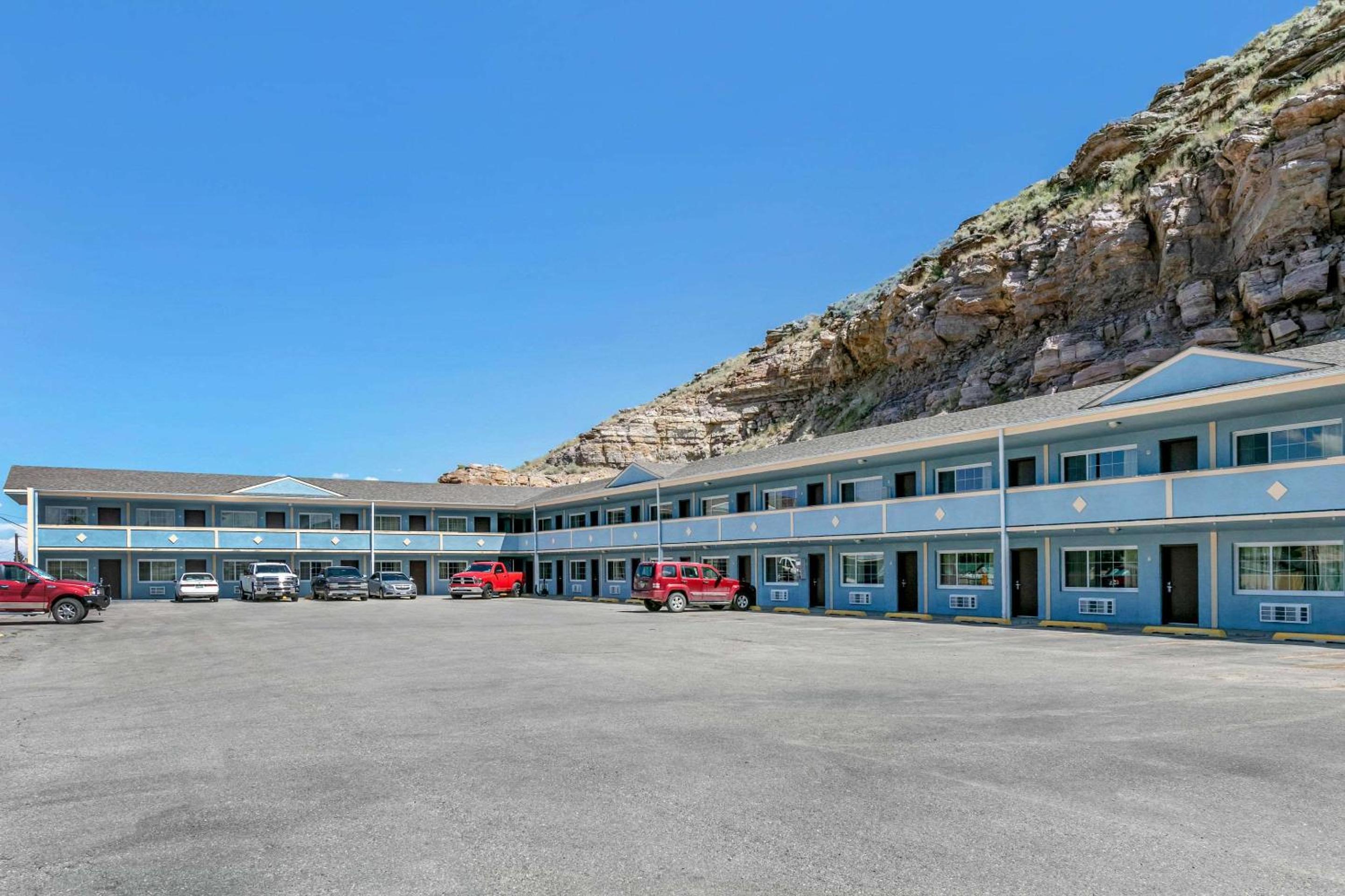 Rawlins Vacations - Rodeway Inn - Property Image 2