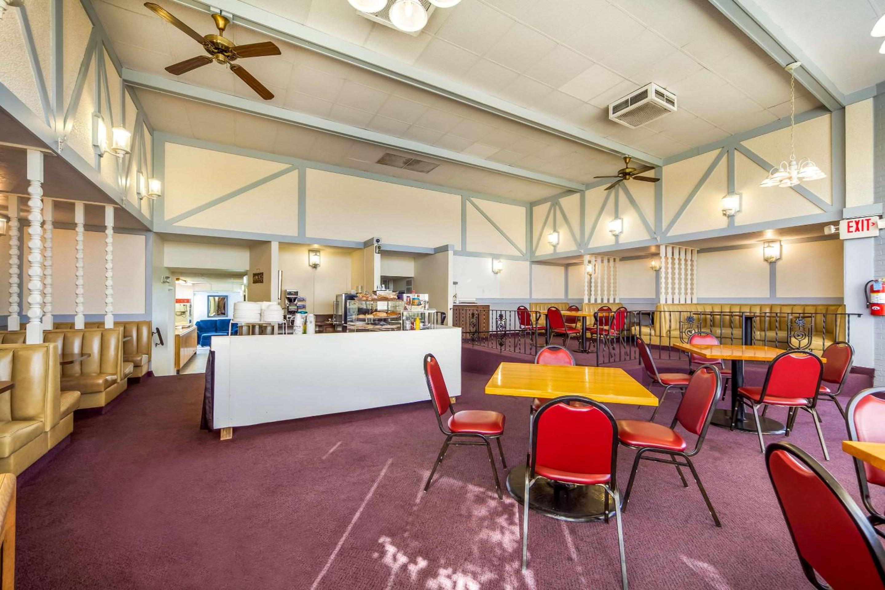 North Platte Vacations - Hospitality Inn - Property Image 8
