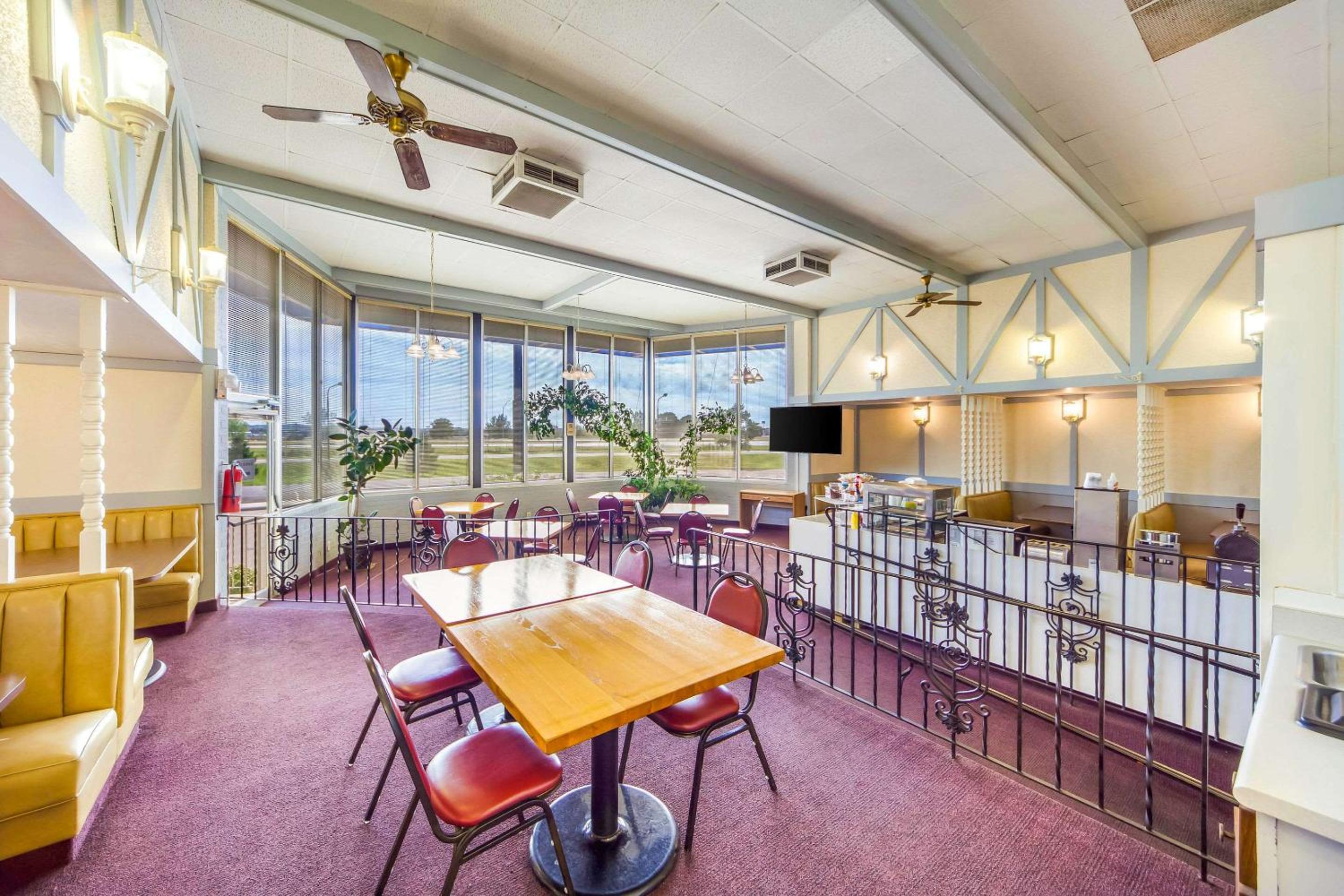 North Platte Vacations - Hospitality Inn - Property Image 10