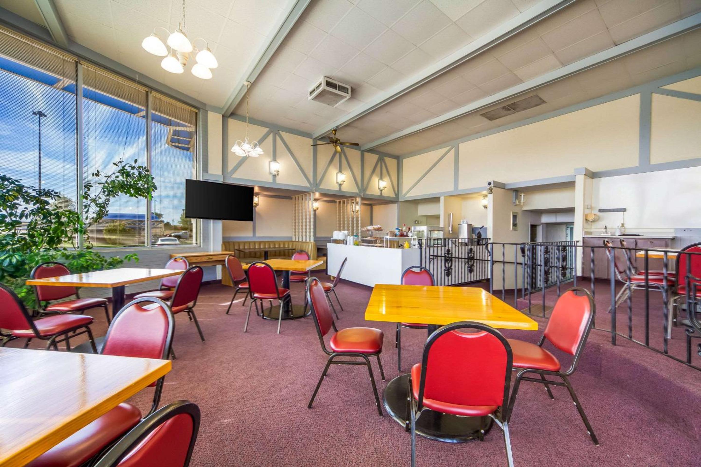 North Platte Vacations - Hospitality Inn - Property Image 12
