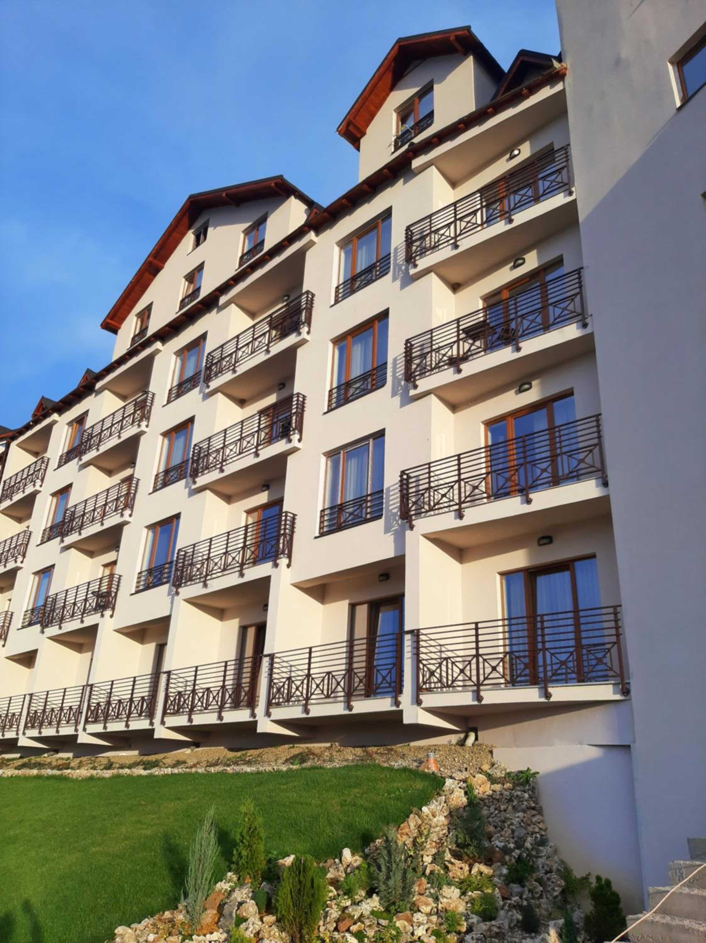 Ski&Spa Milmari L17 view 2