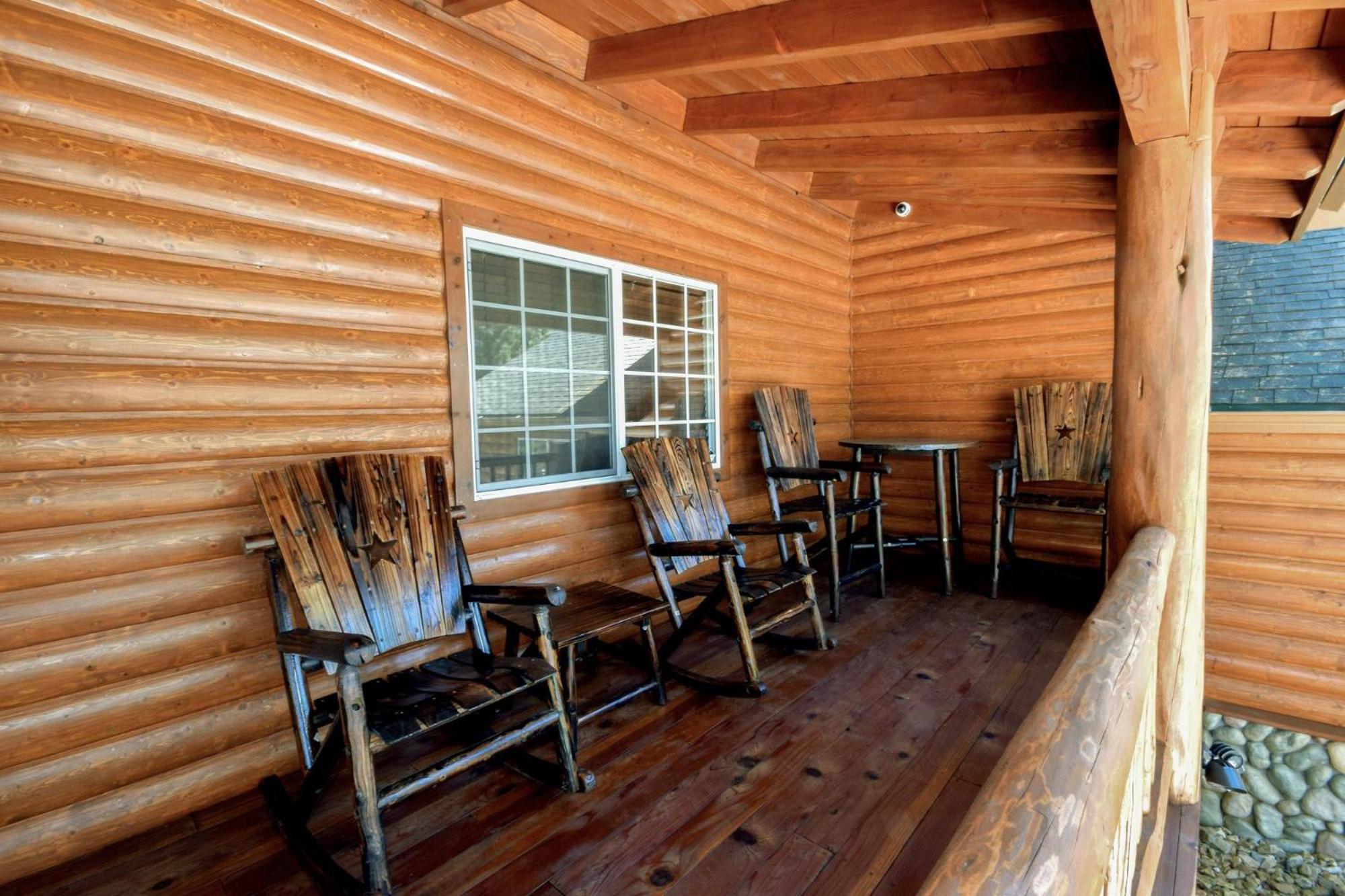 Eagle Mountain Lodge