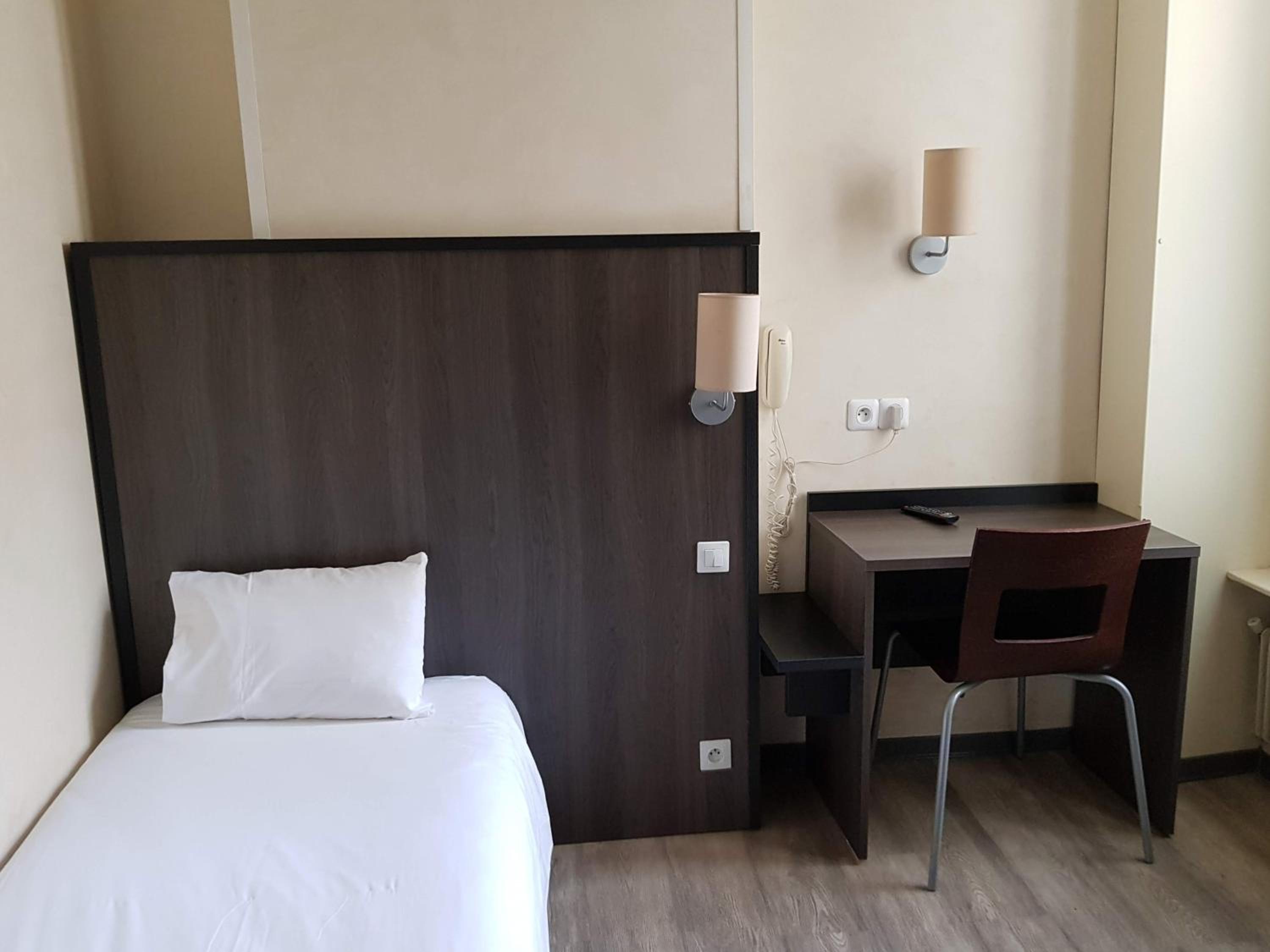 Levallois-Perret Vacations - Hotel D'Anjou - Property Image 9