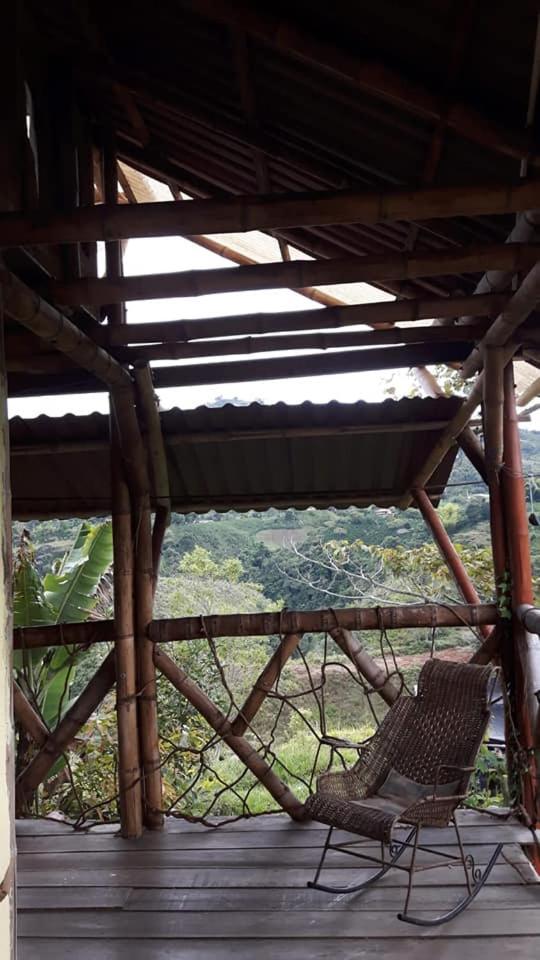 Casa con vista al cañón y cascadas propias