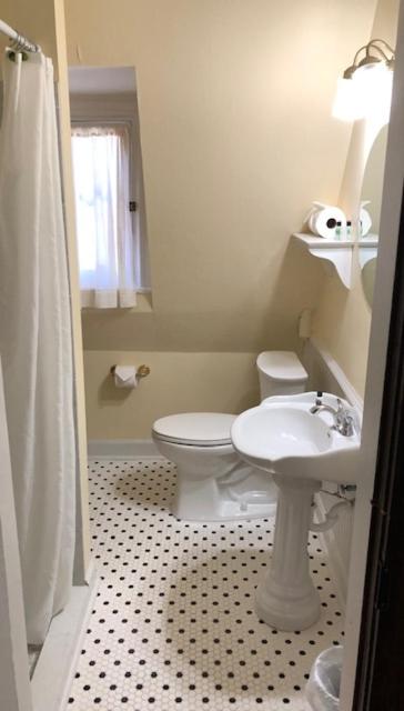 Cedar Crest Inn