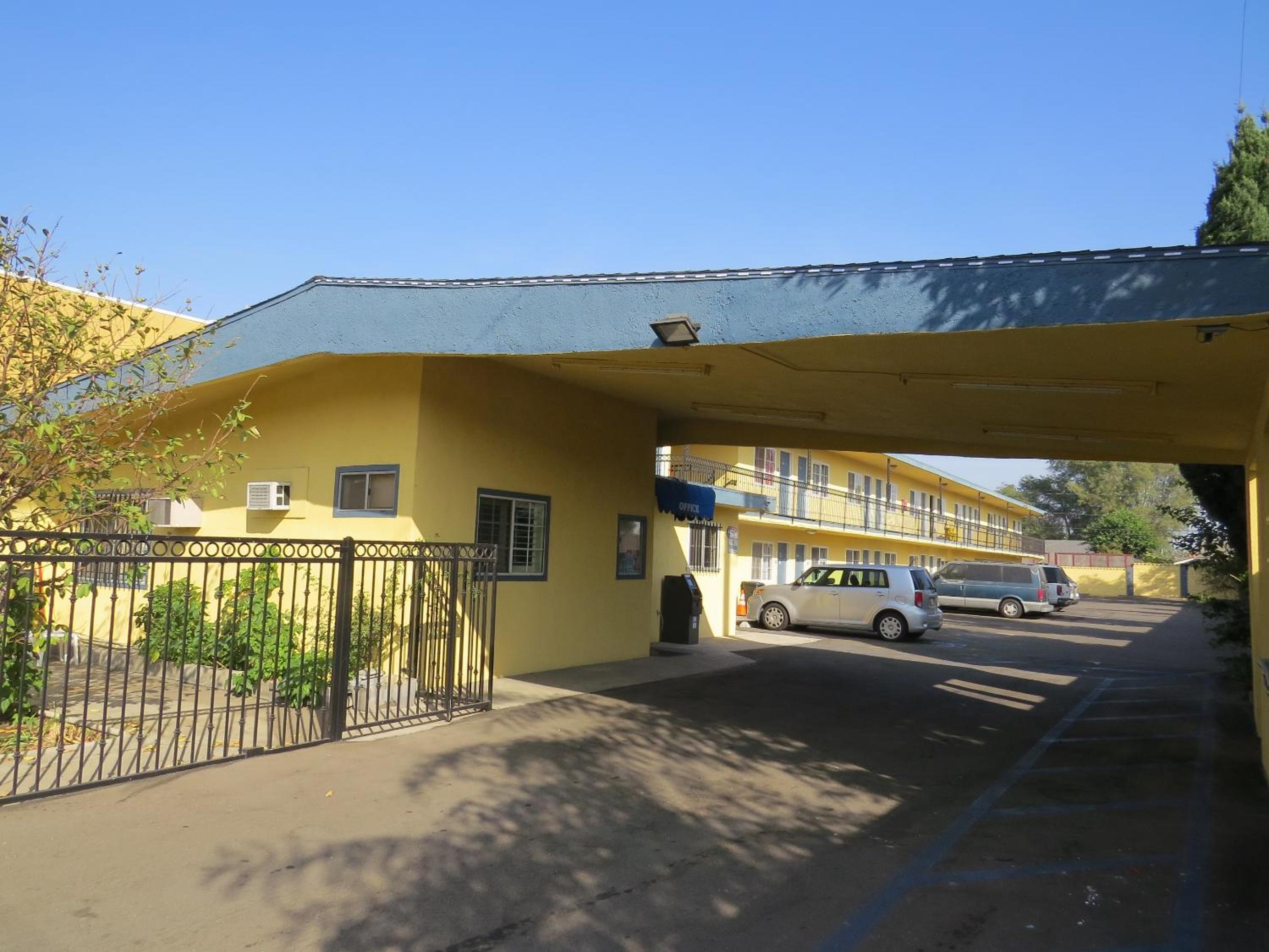 Calico Motel view 3