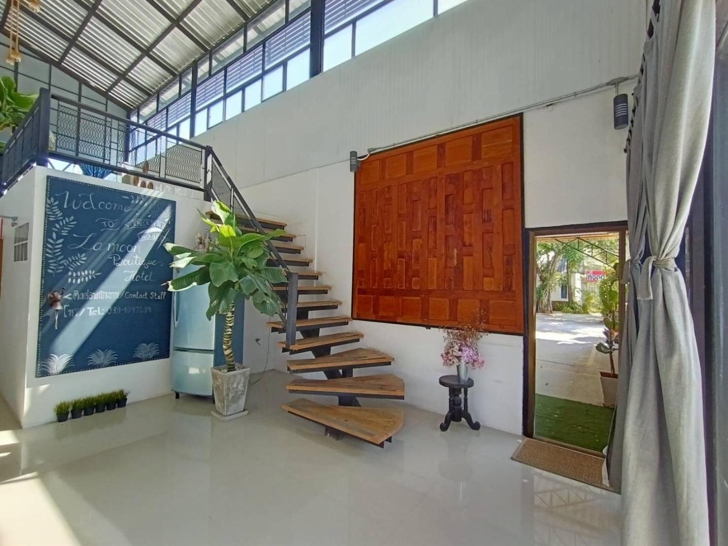 Lobby & Reception