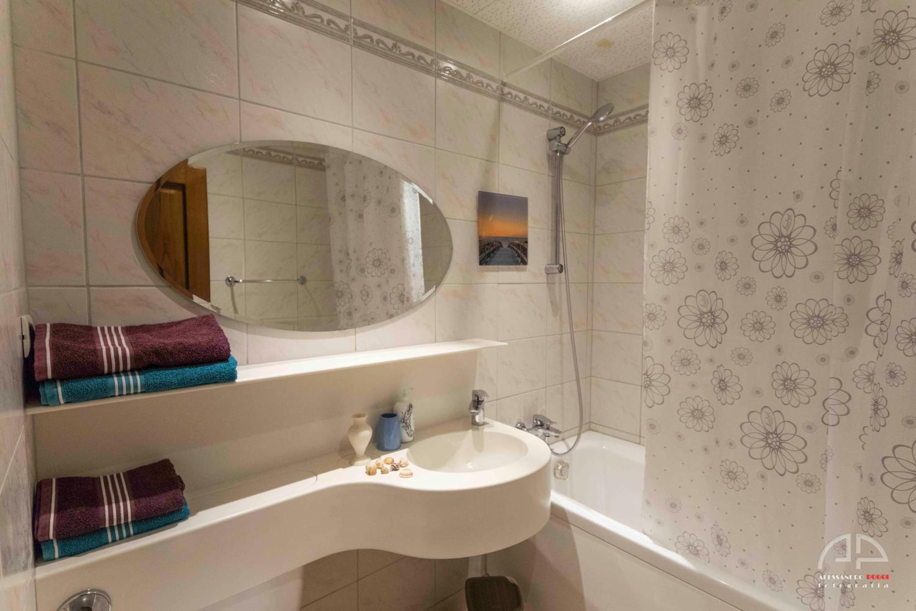 Photo 33