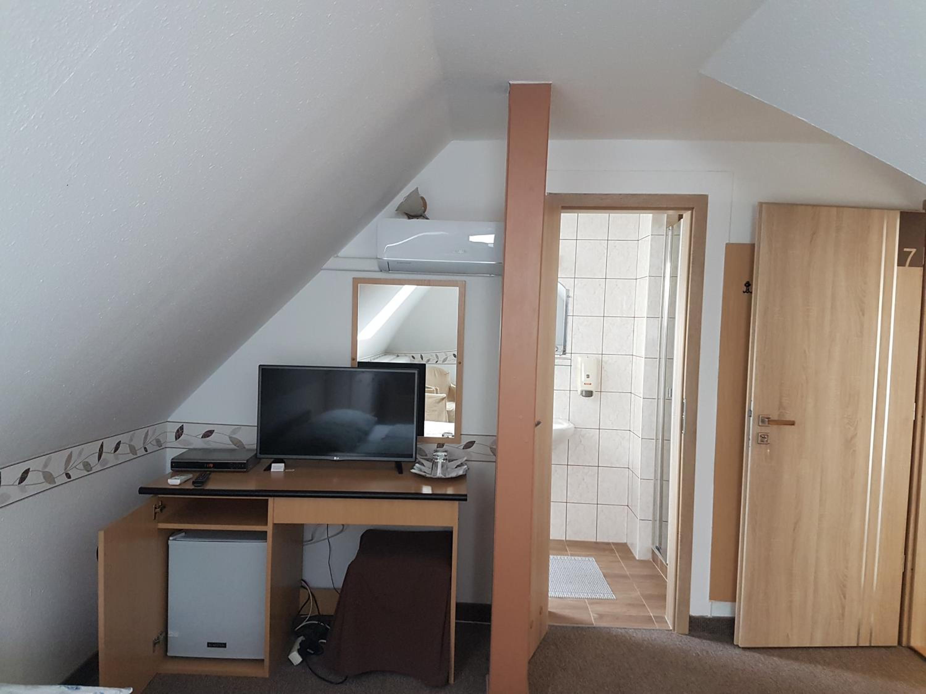 Photo 9