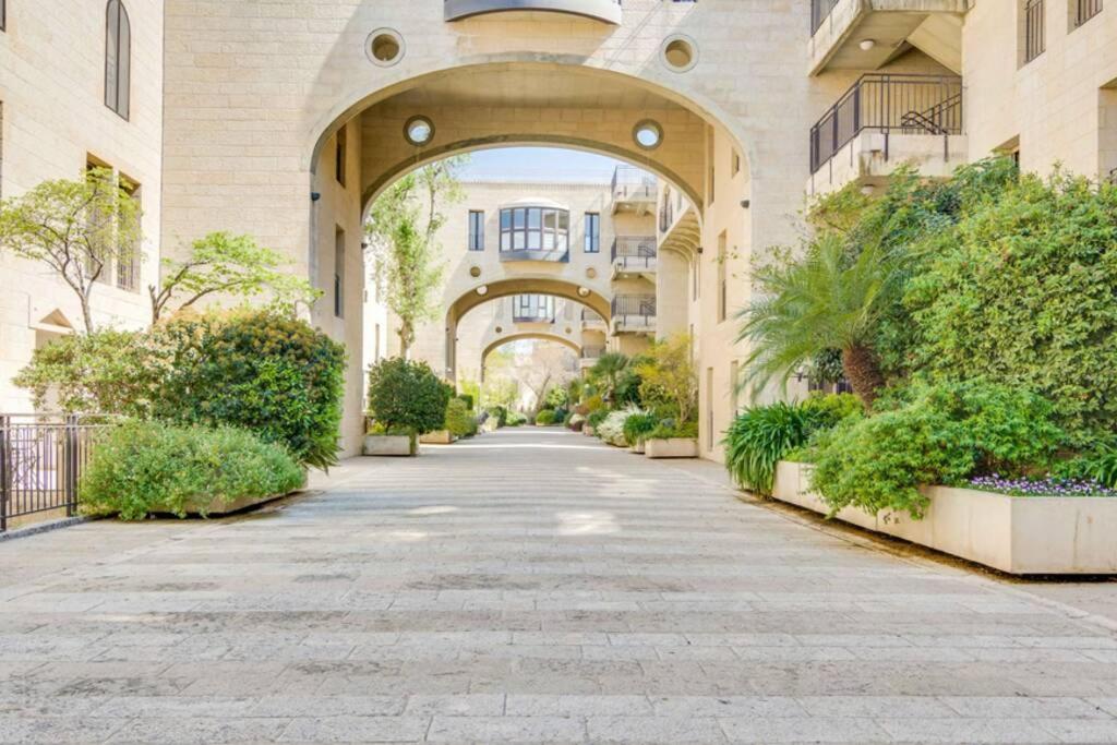 Mamilla Pool - David's Village - Jerusalem-Rent view 5