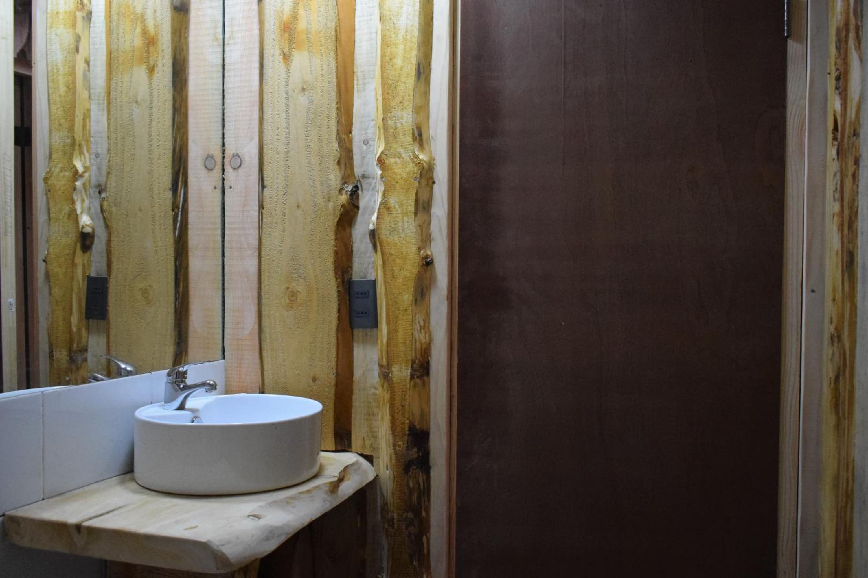 Proyecto COYAM, cabañas lofts, tinas privadas, sendero por el bosque