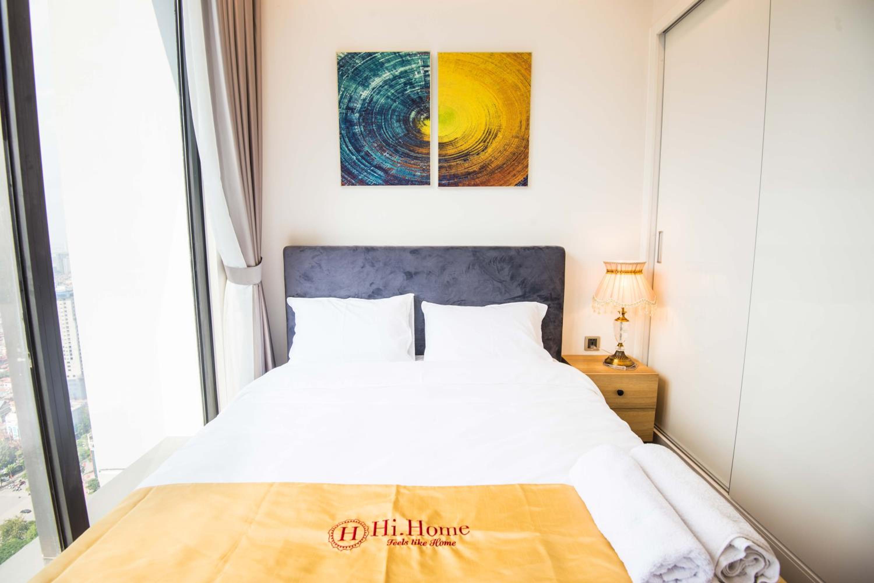Hi-Home Suites - Vinhomes Metropolis