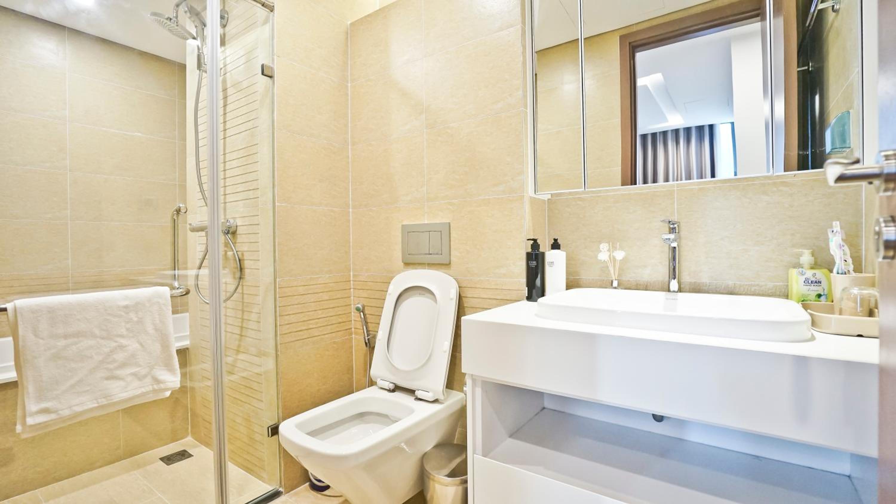 Hi-Home Suites - Vinhomes Metropolis