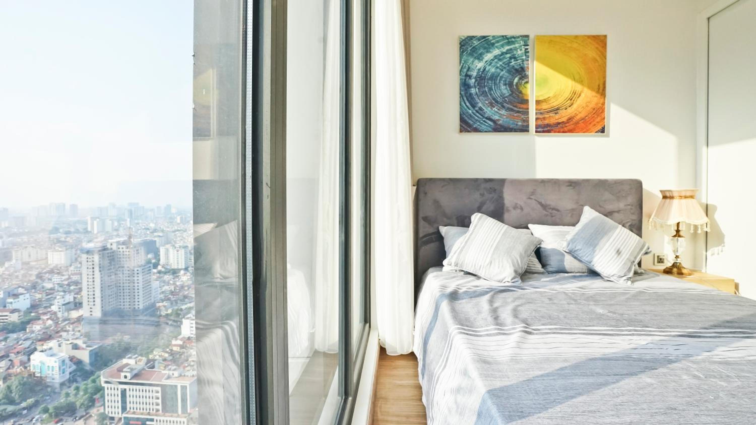Hi-Home Suites - Vinhomes Metropolis