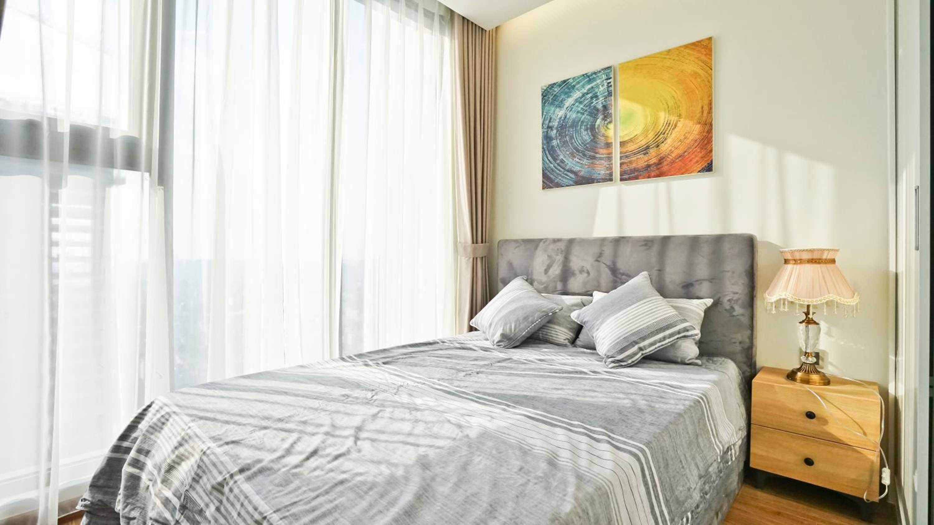 Hi-Home Suites - Vinhomes Metropolis
