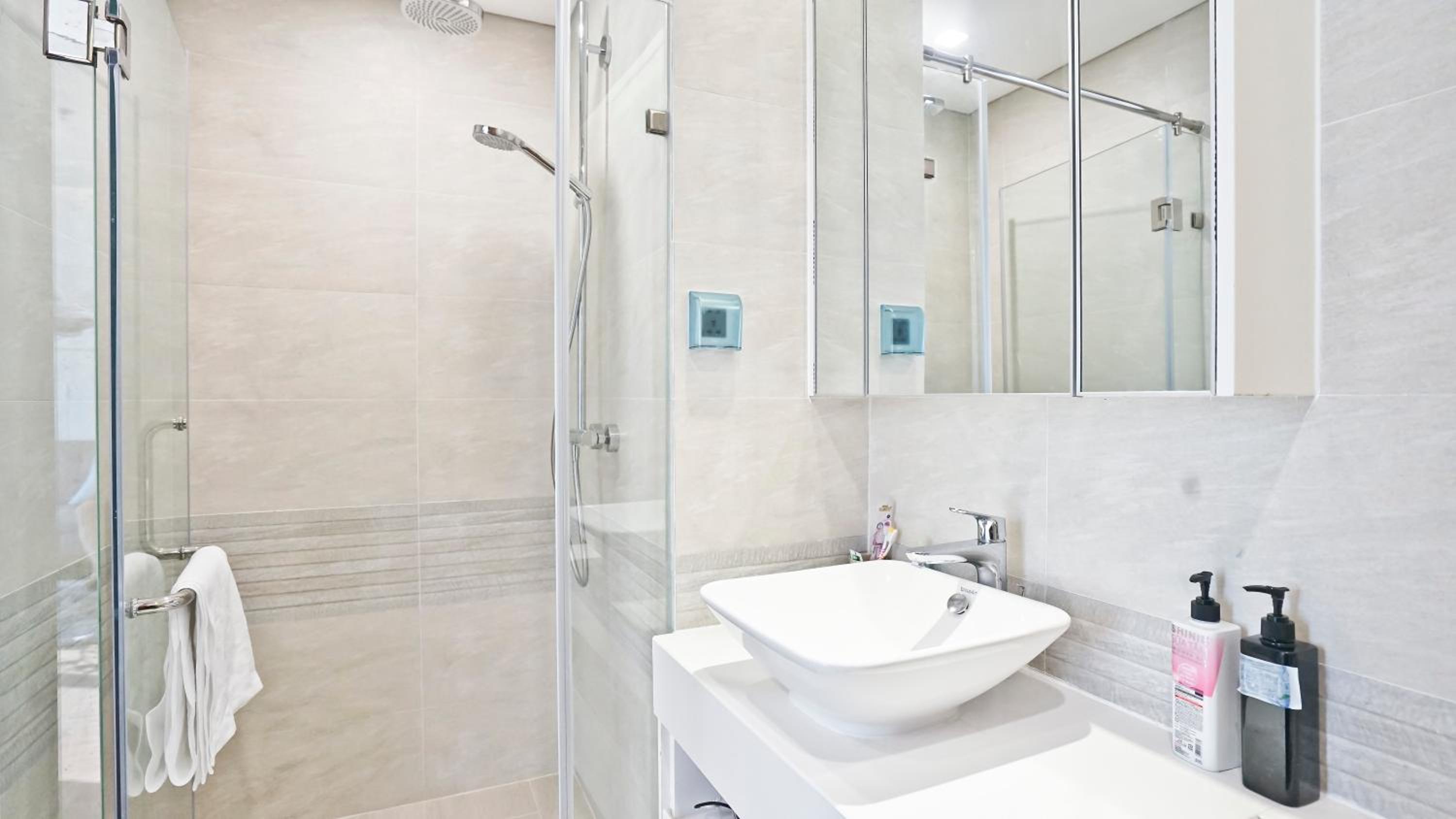 Hi-Home Suites - Vinhomes Metropolis
