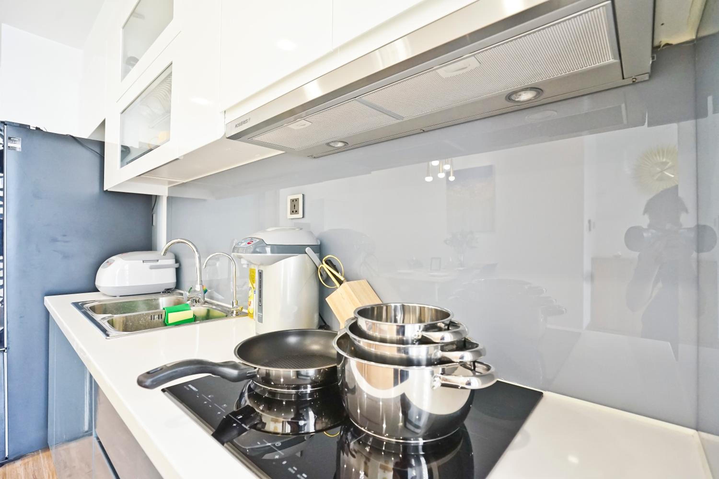 Hi-Home Suites - Vinhomes Metropolis