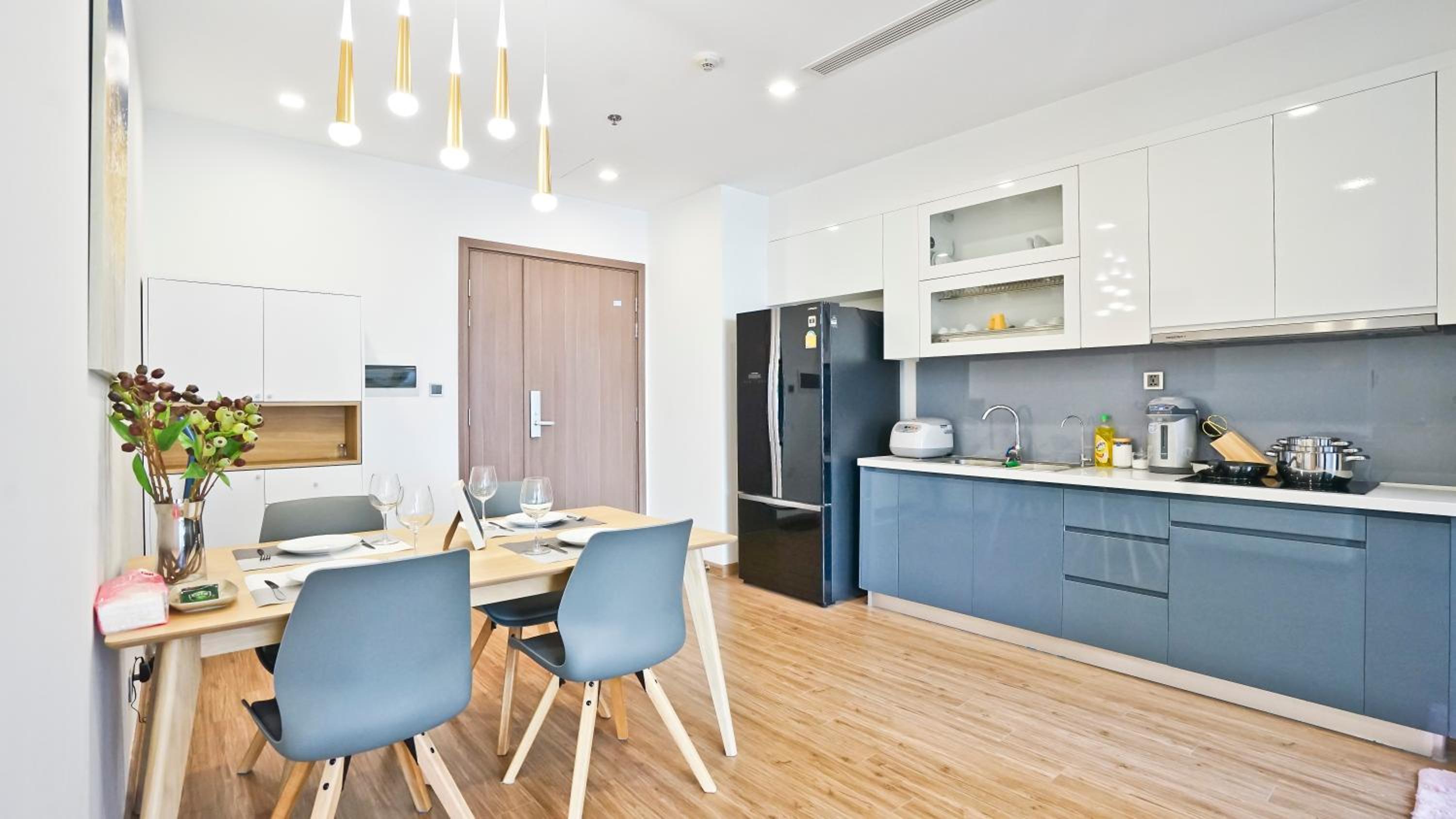 Hi-Home Suites - Vinhomes Metropolis