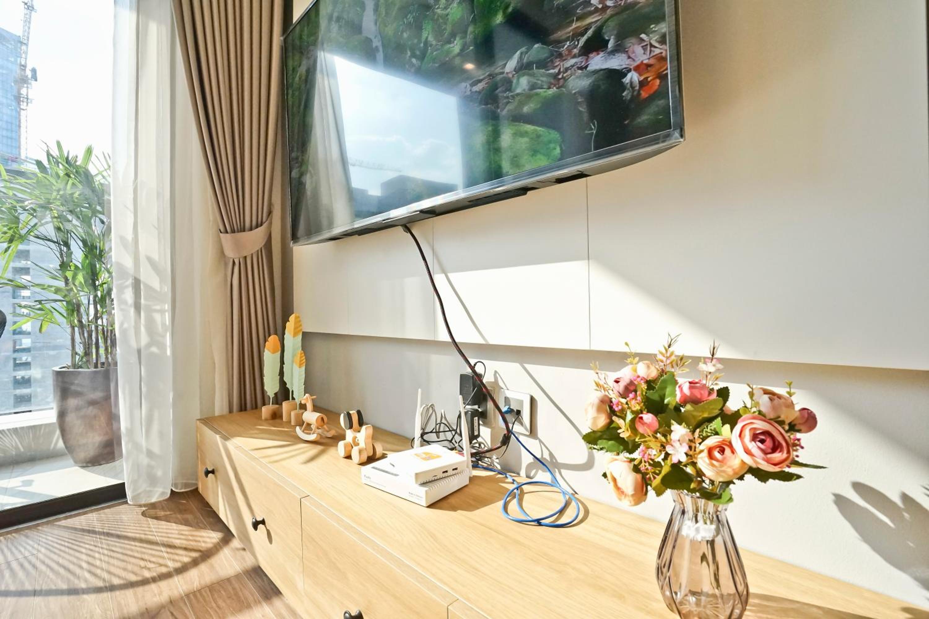 Hi-Home Suites - Vinhomes Metropolis