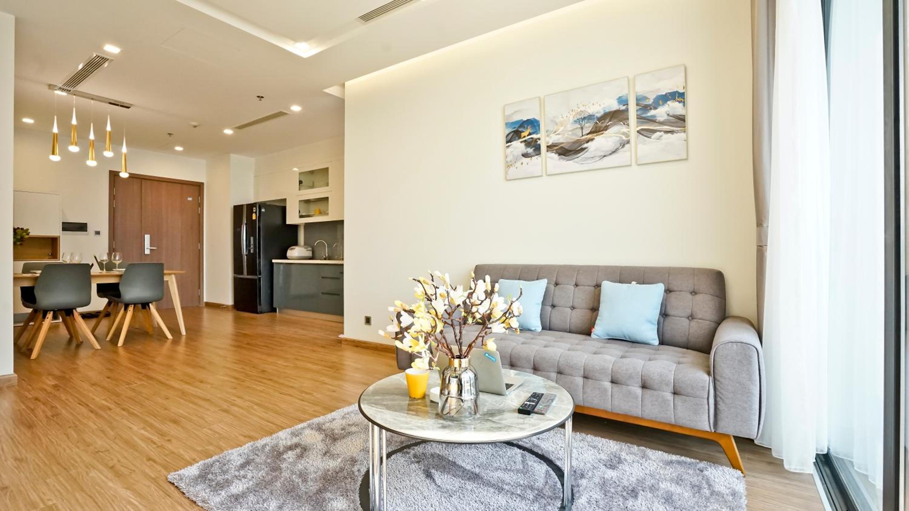 Hi-Home Suites - Vinhomes Metropolis