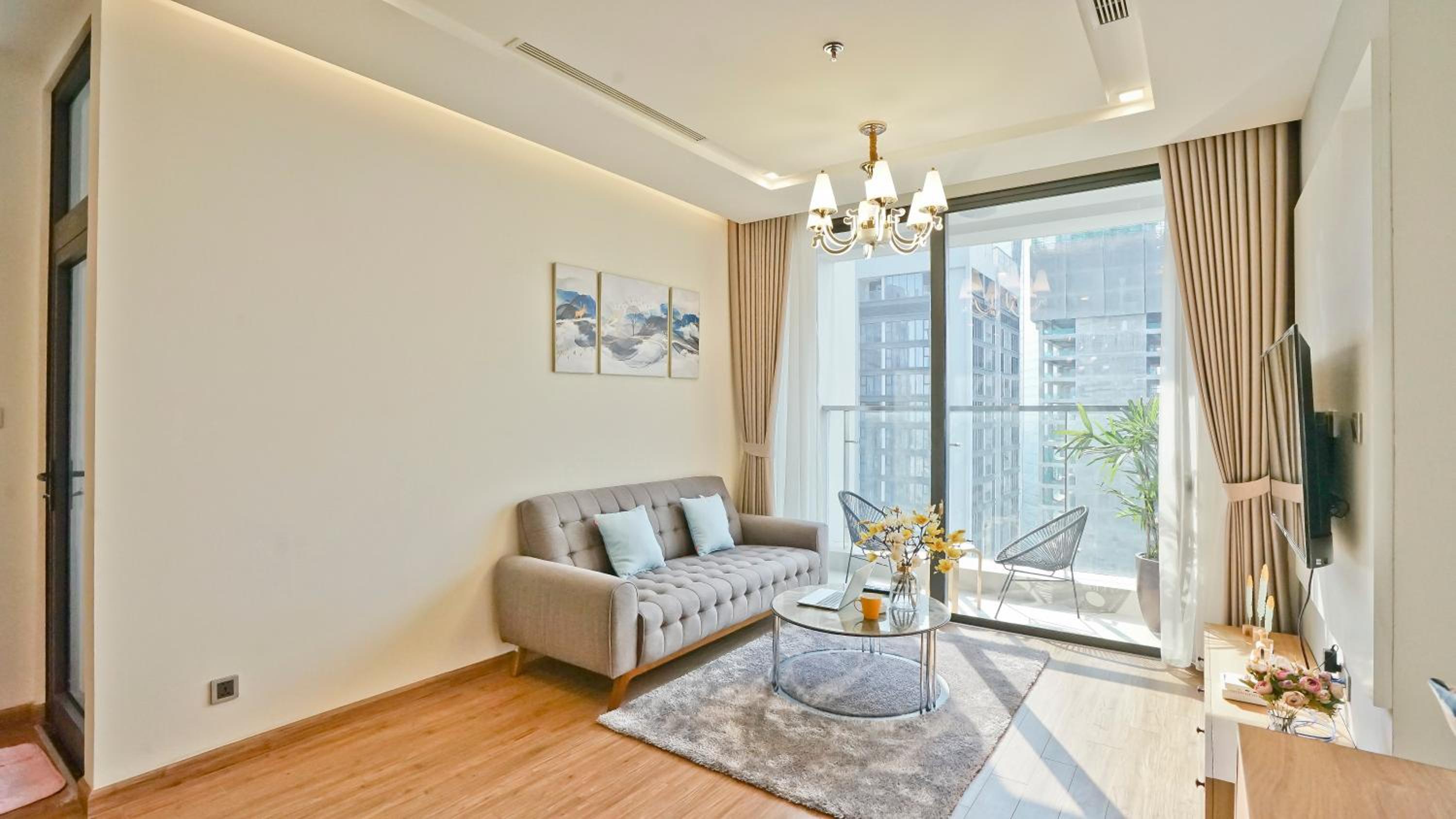 Hi-Home Suites - Vinhomes Metropolis