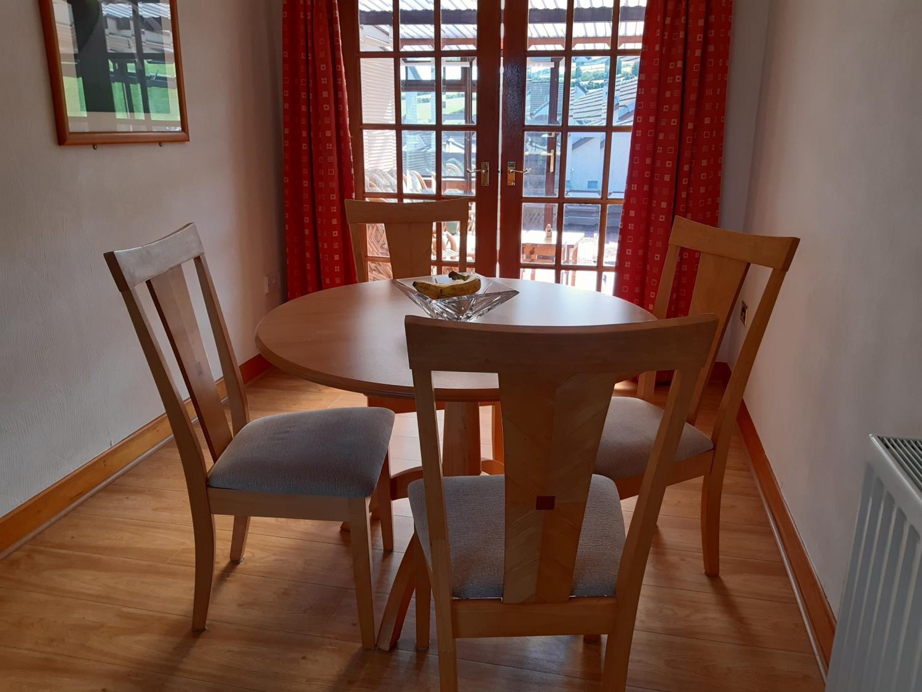 Leafield Holiday Home