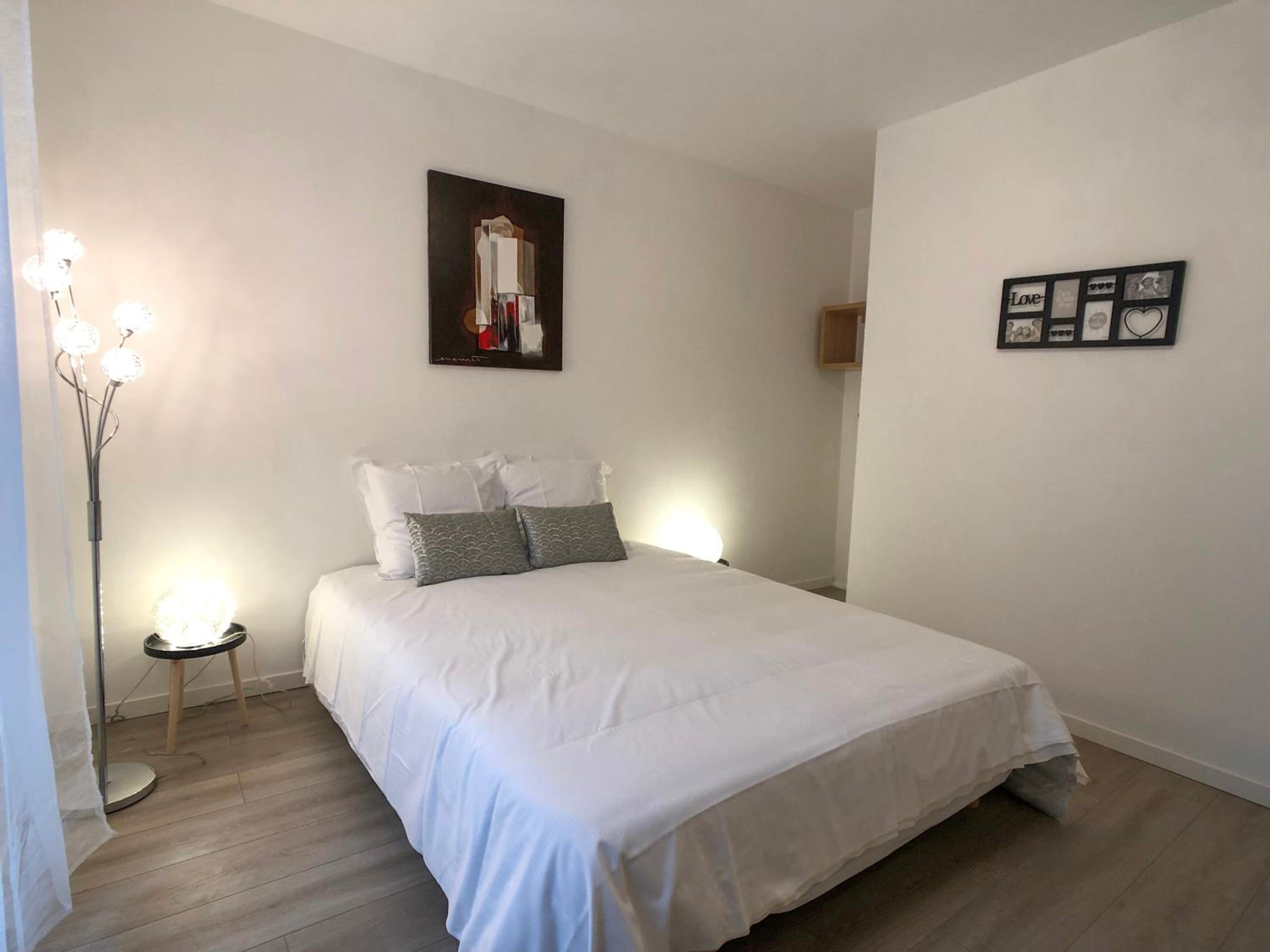 Deluxe Design - City Center Cosy Apartments view 5