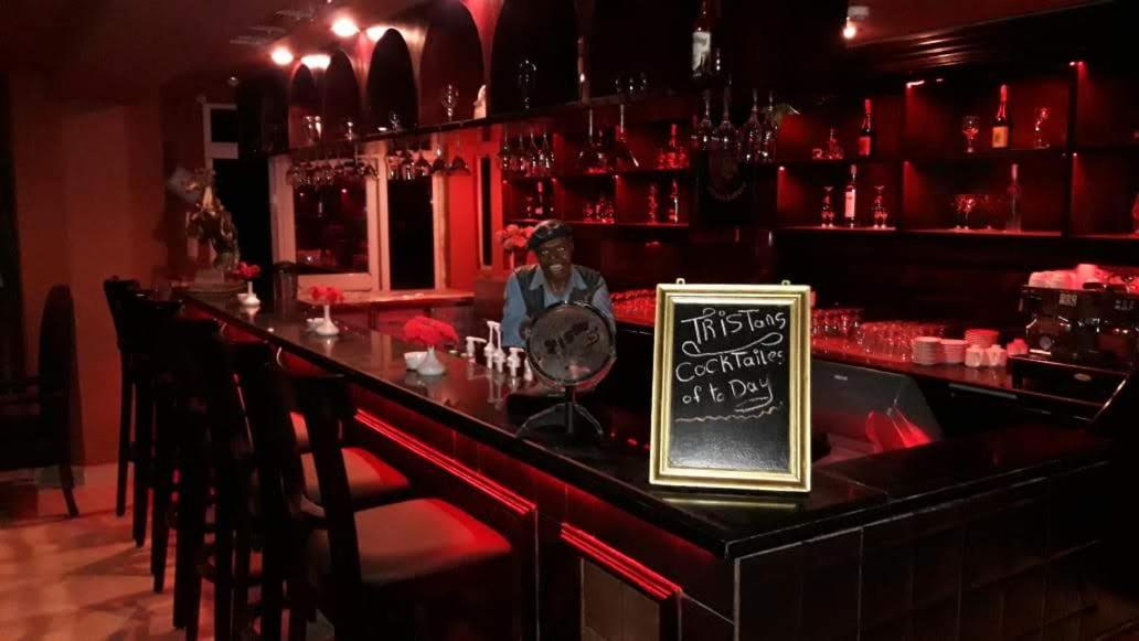 bar