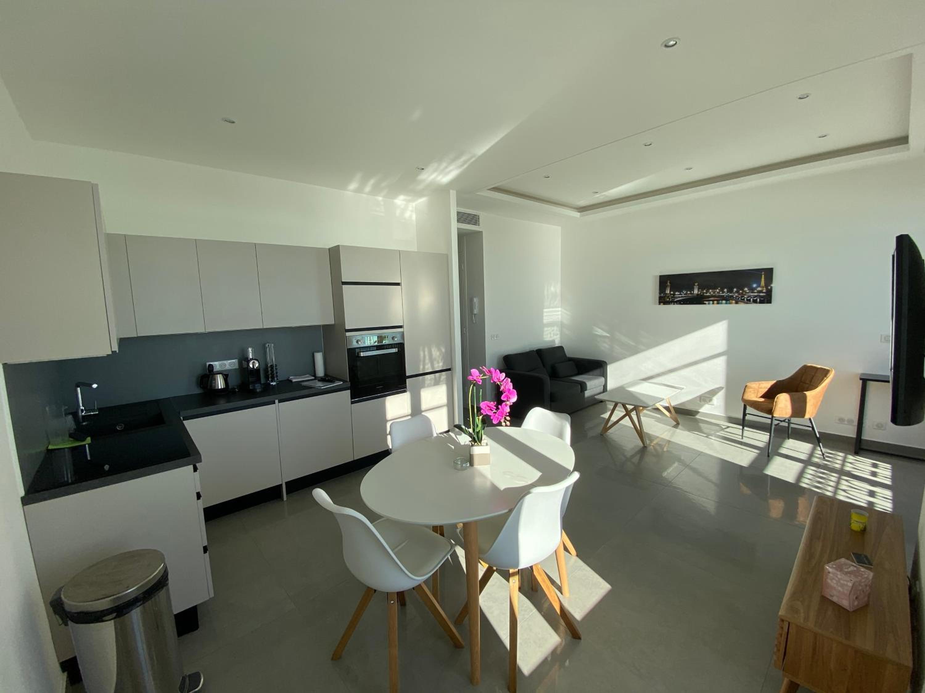 219 Promenade photo 3