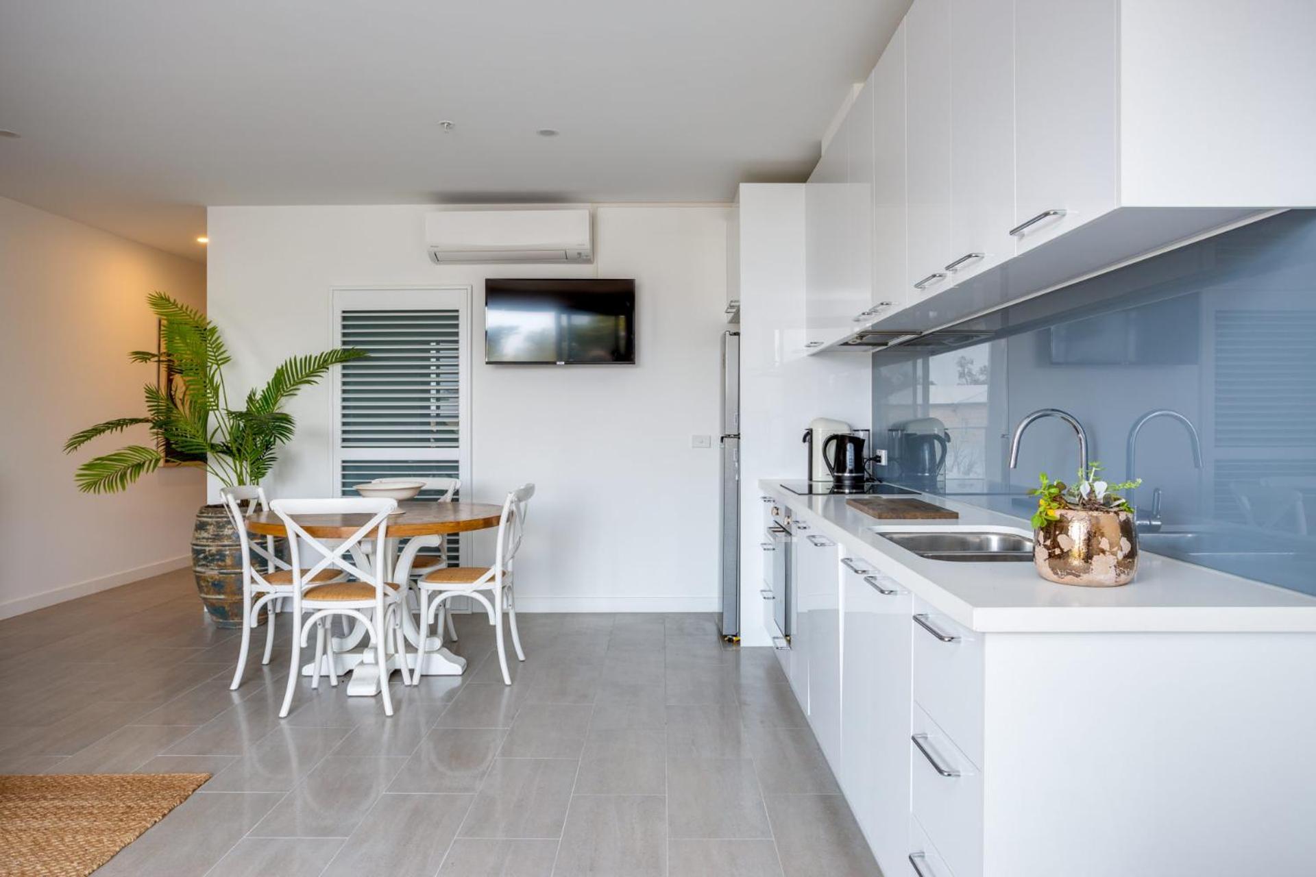 Blue Waters on the Beach: absolute beachfront, views view 5