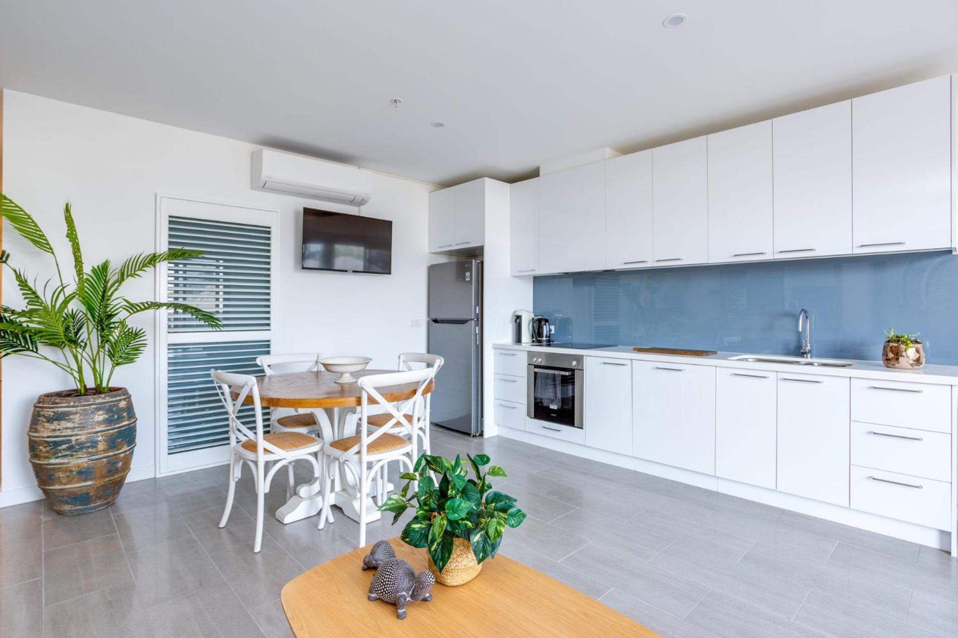 Blue Waters on the Beach: absolute beachfront, views view 4