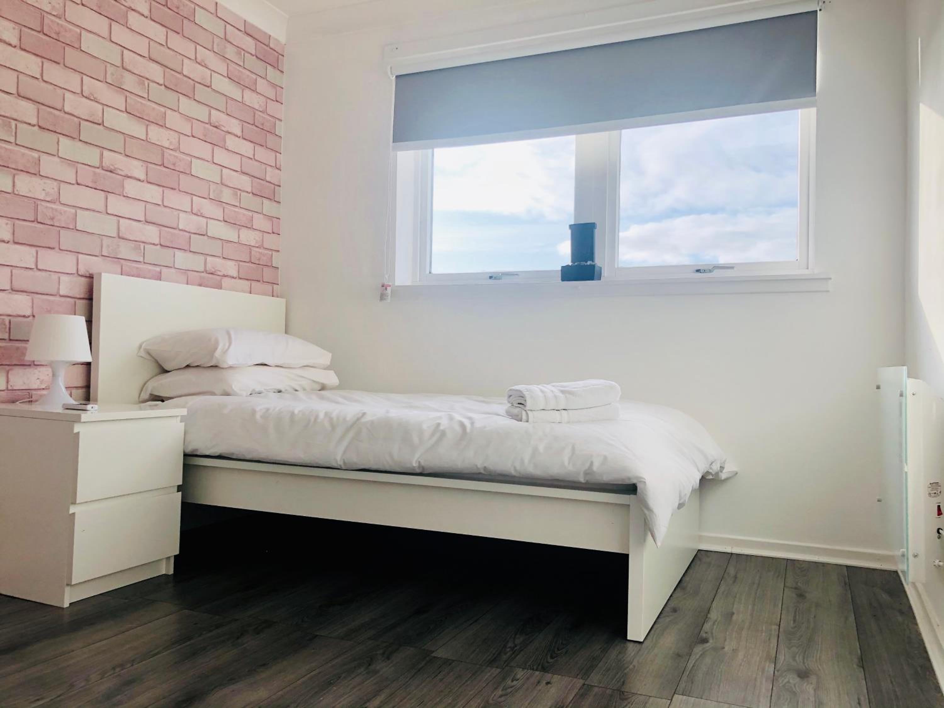Modern 2 bedroom Apartment Near City Centre