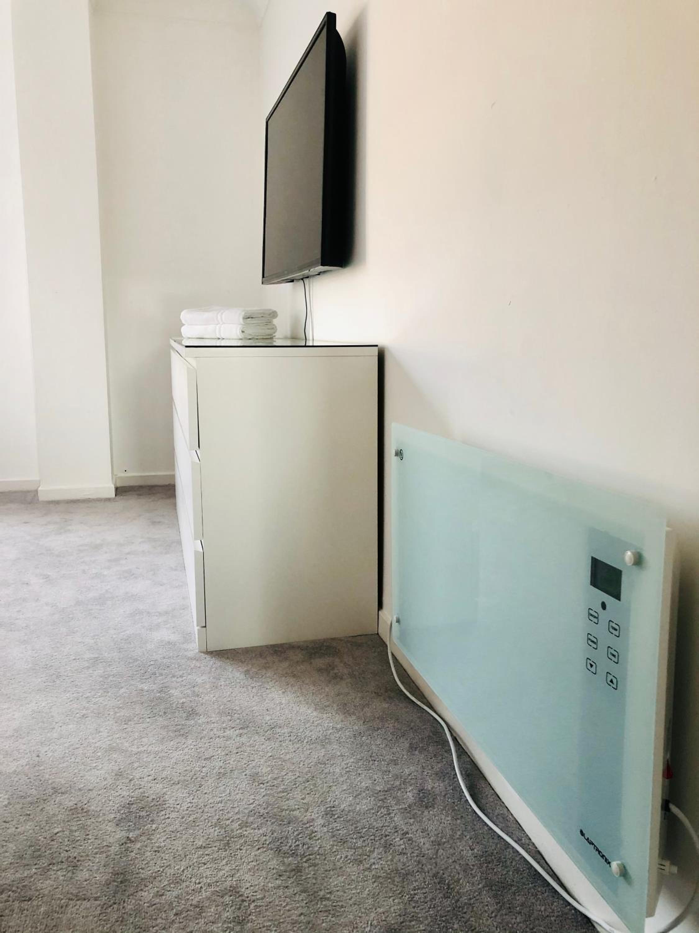 Modern 2 bedroom Apartment Near City Centre