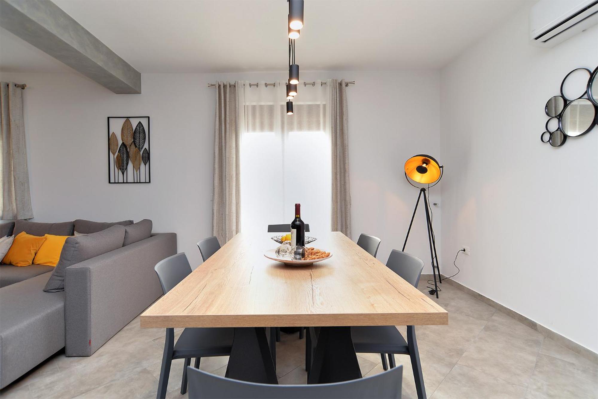 House Roberto 1384 en Galižana — dining