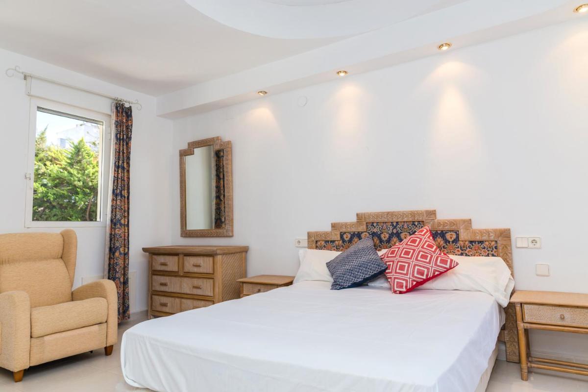 Oasis Club II Triplex Apartment by Rock Rentals photo 5