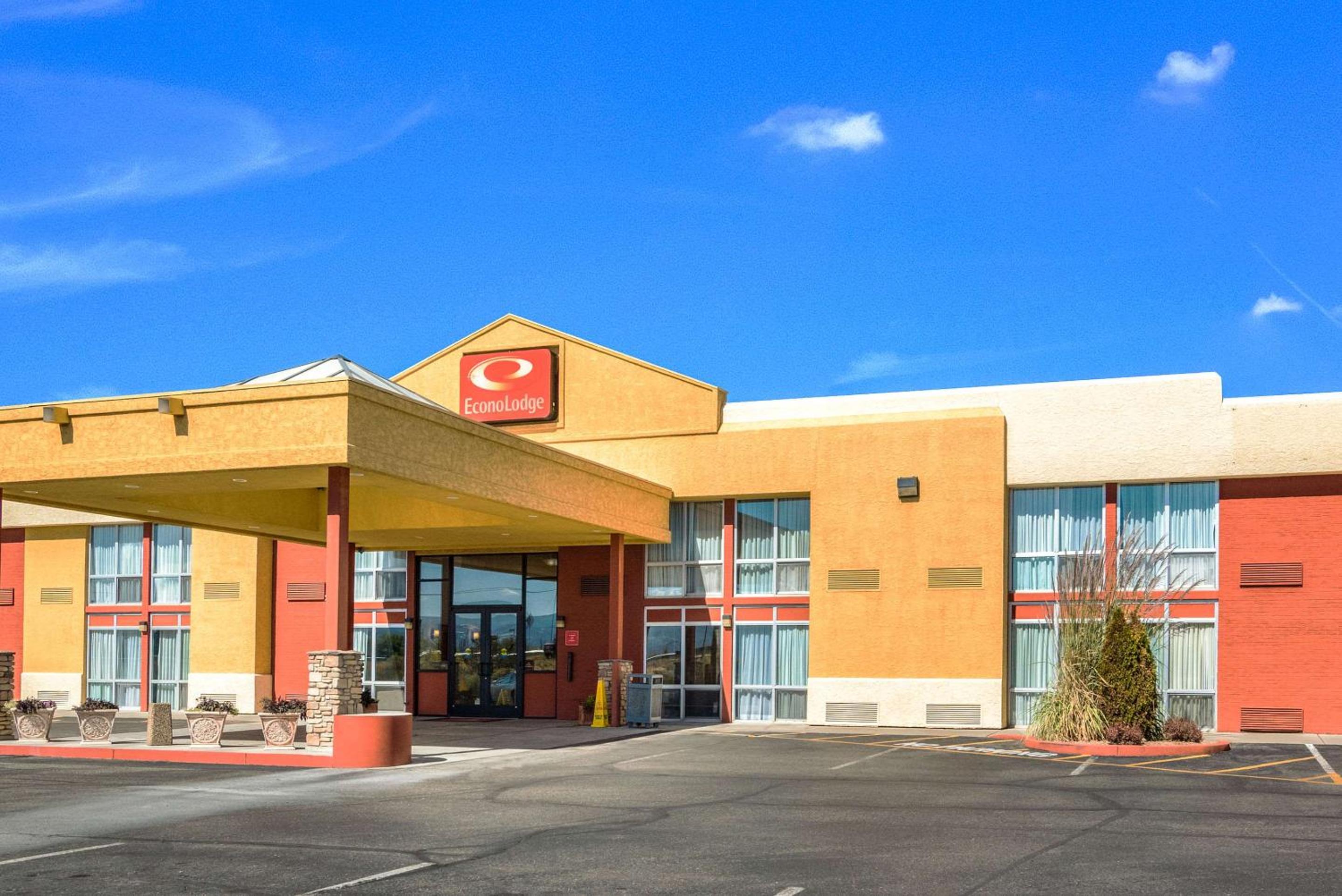 Hotel Econo Lodge - Image 1