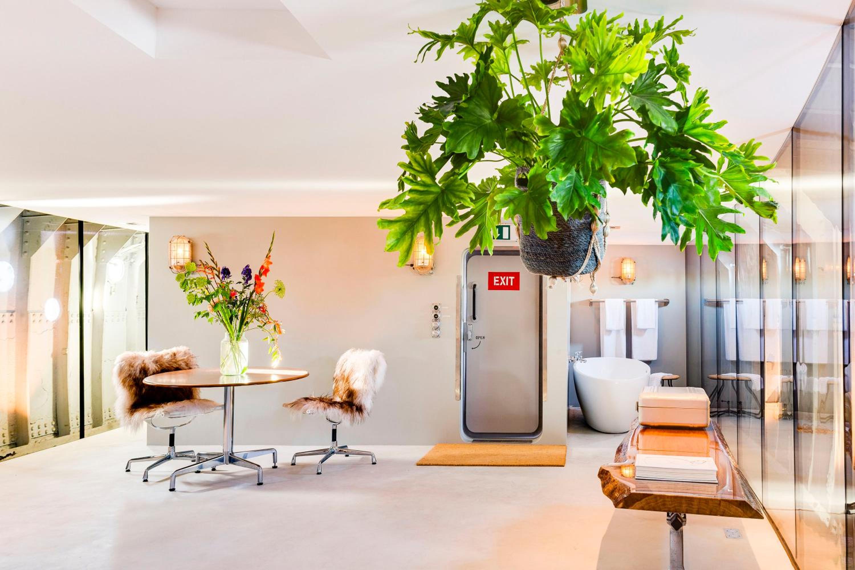 Hotel Lightship Amsterdam - Image 1