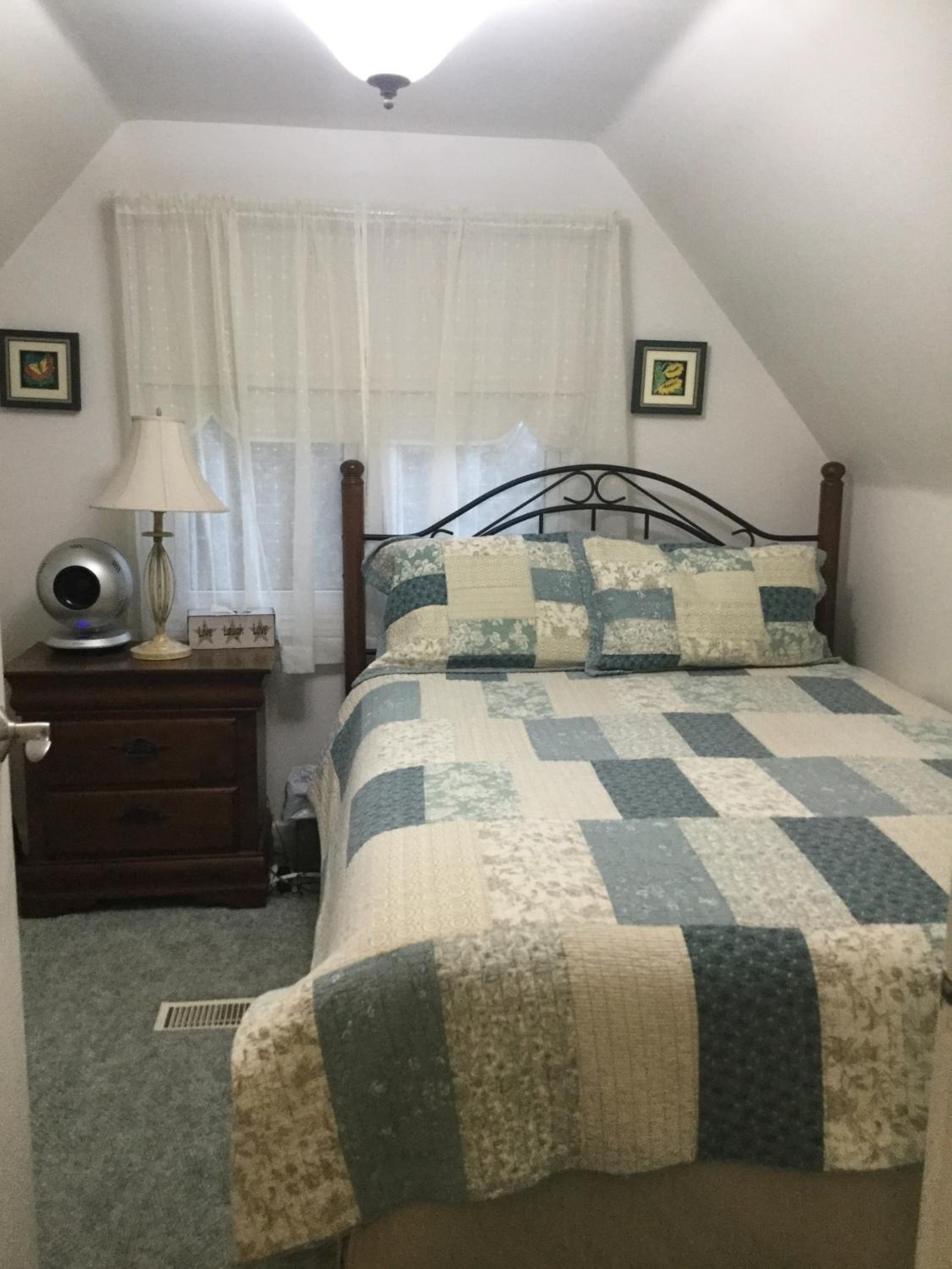 Peterborough Vacations - Burley's Executive Garden Suite - Property Image 3