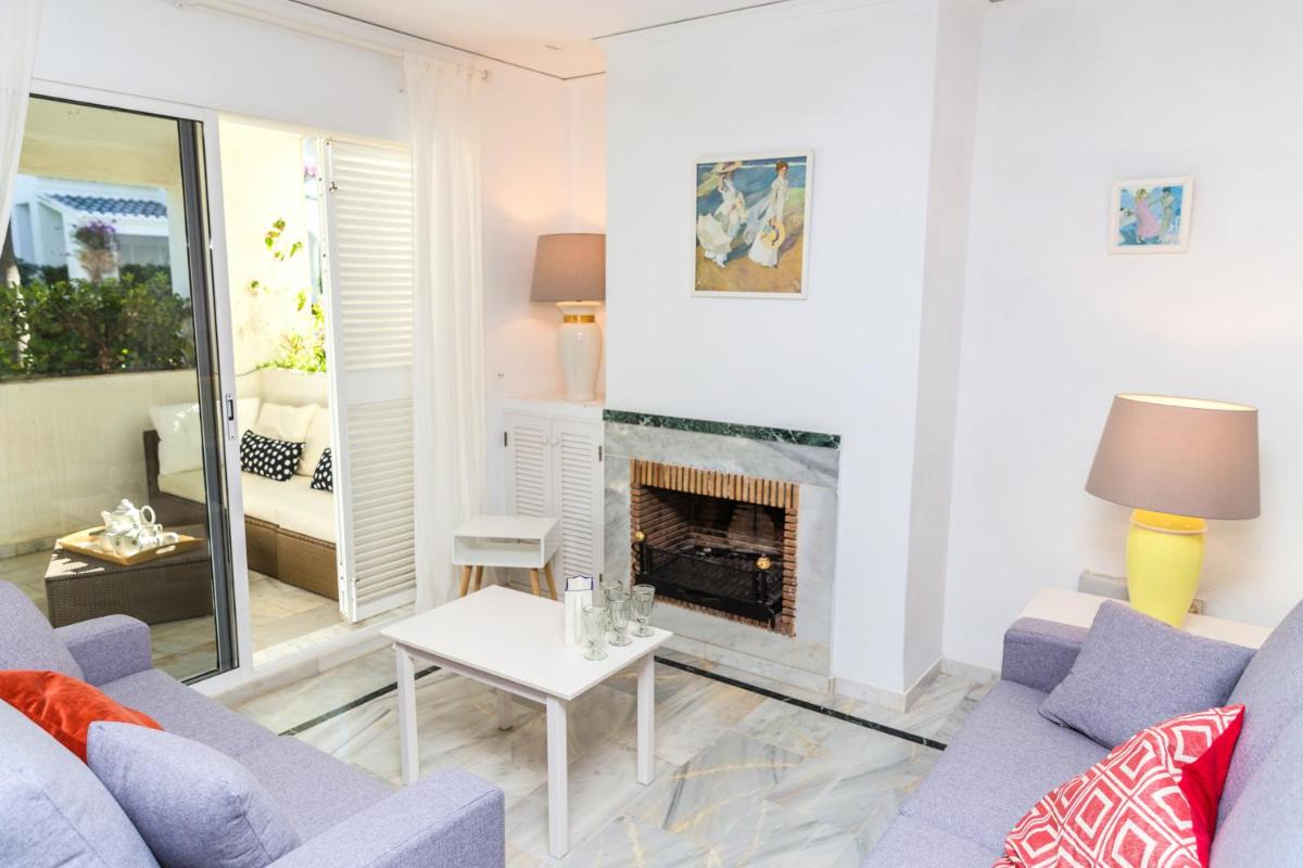 Oasis Club II Triplex Apartment by Rock Rentals photo 4